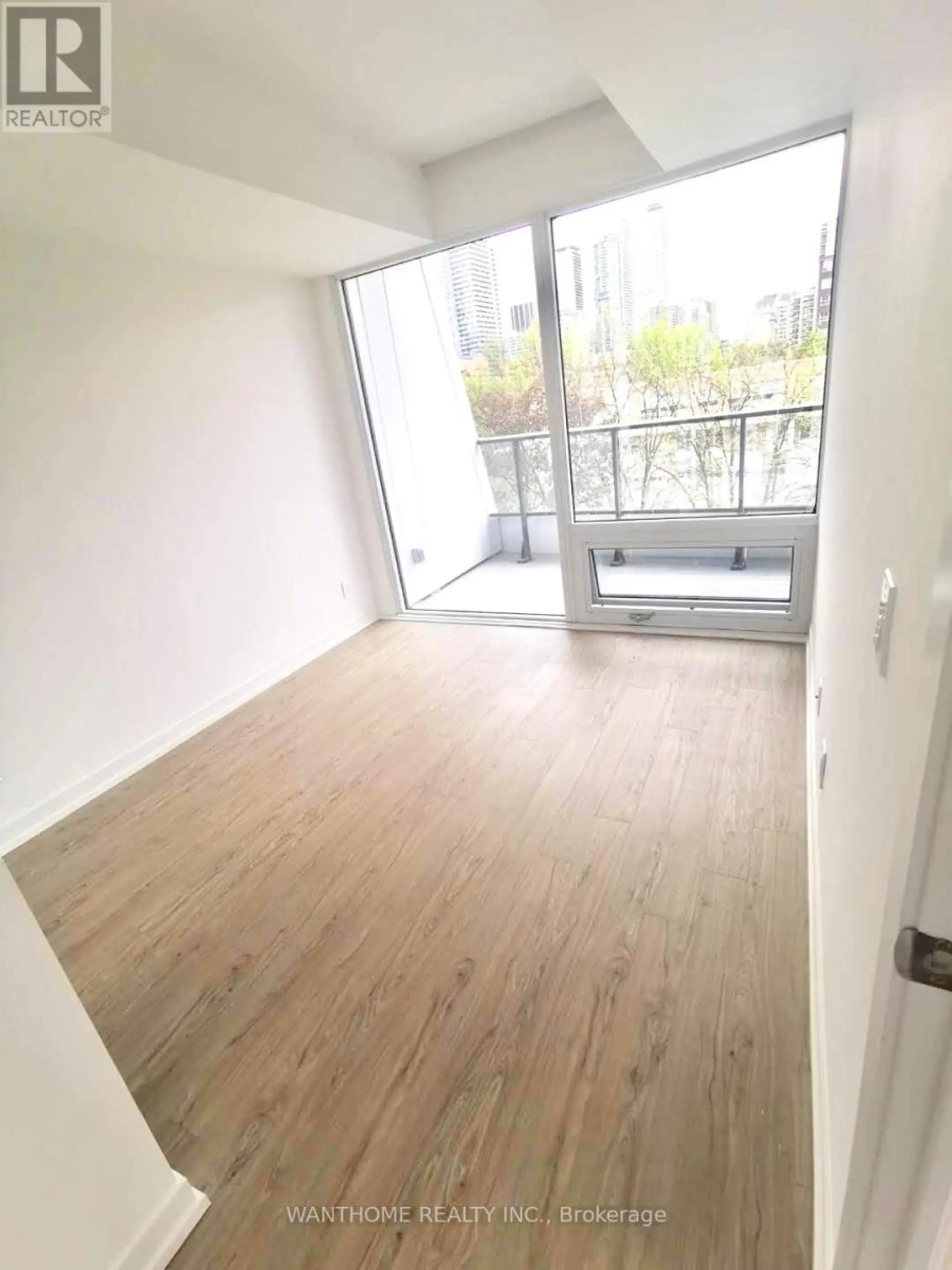 #620 85 WOOD STREET - Image 4