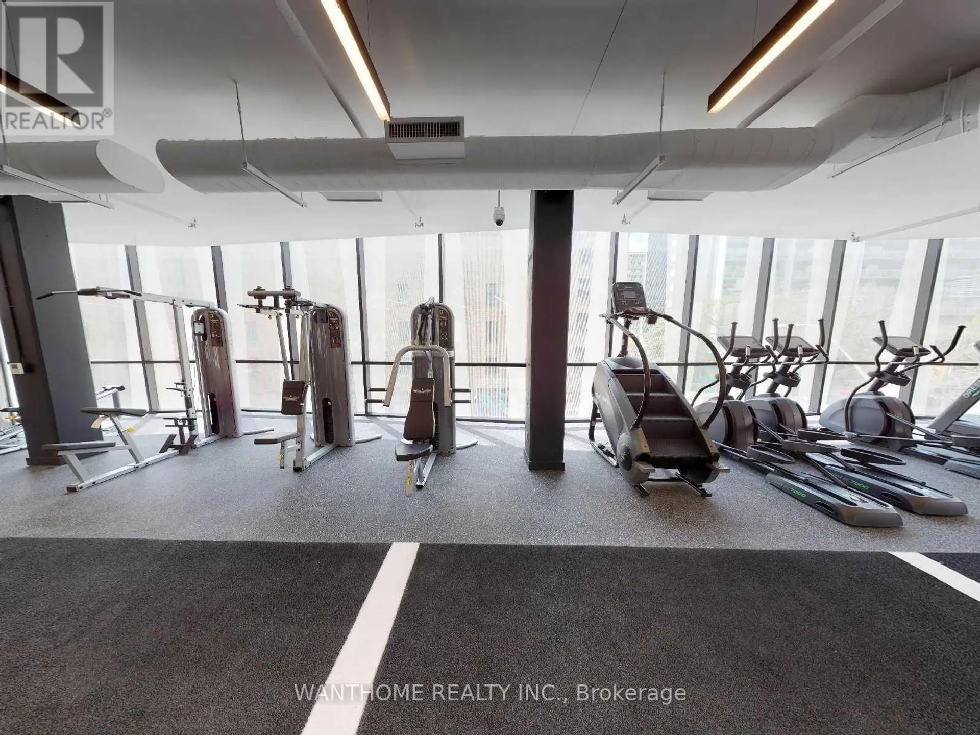 #620 85 WOOD STREET - Image 9