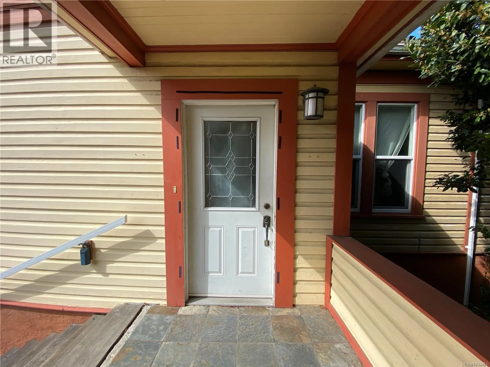 1729 Foul Bay Rd - Image 5