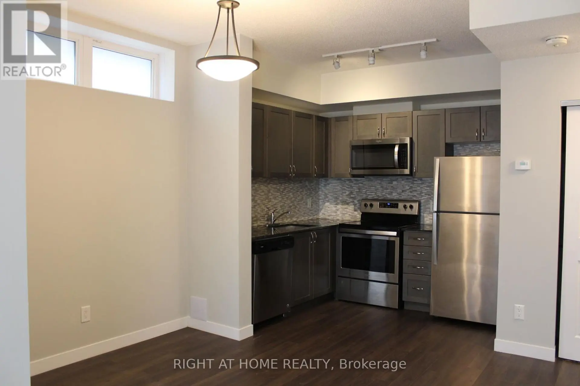 #17 6 BICKNELL AVENUE - Image 4