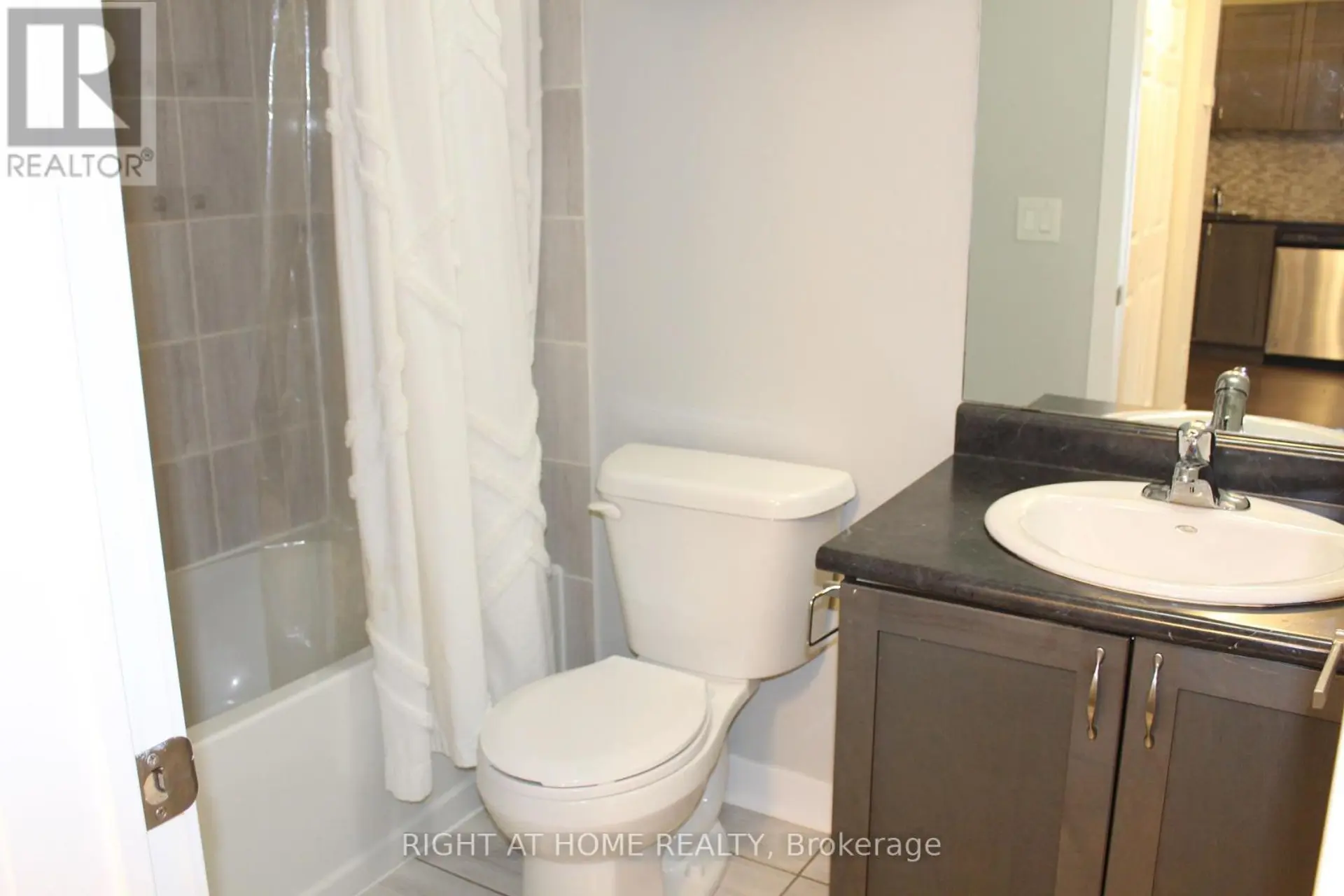 #17 6 BICKNELL AVENUE - Image 8