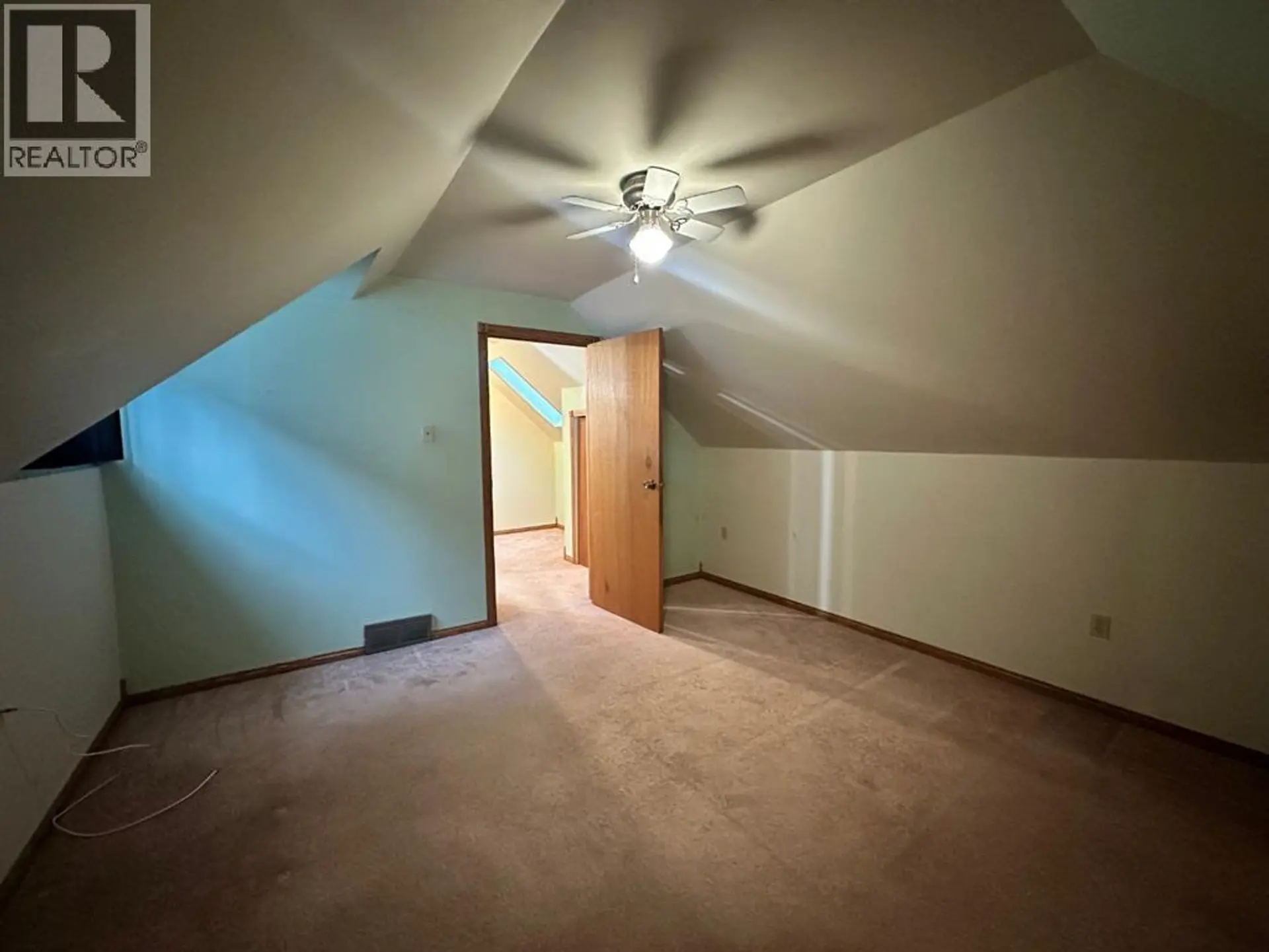 334 3 Avenue NE - Image 8
