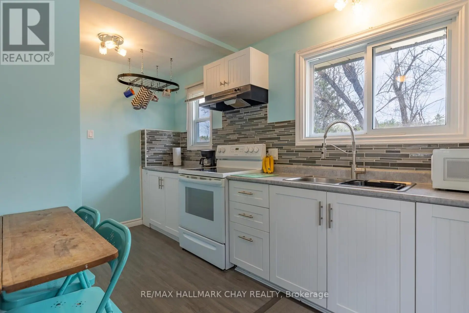 6 DICKSON STREET - Image 4