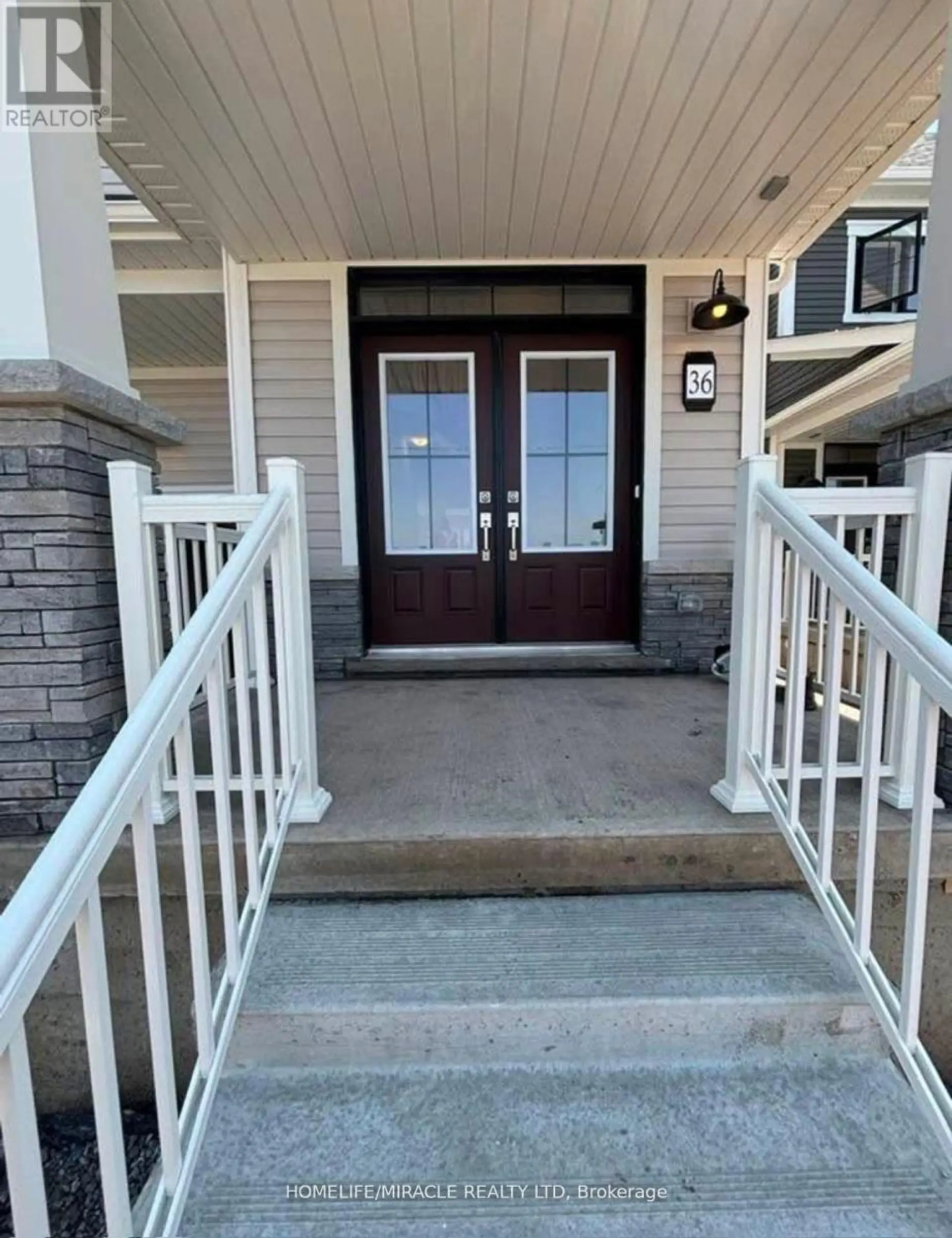 36 PORT CRESCENT - Image 1