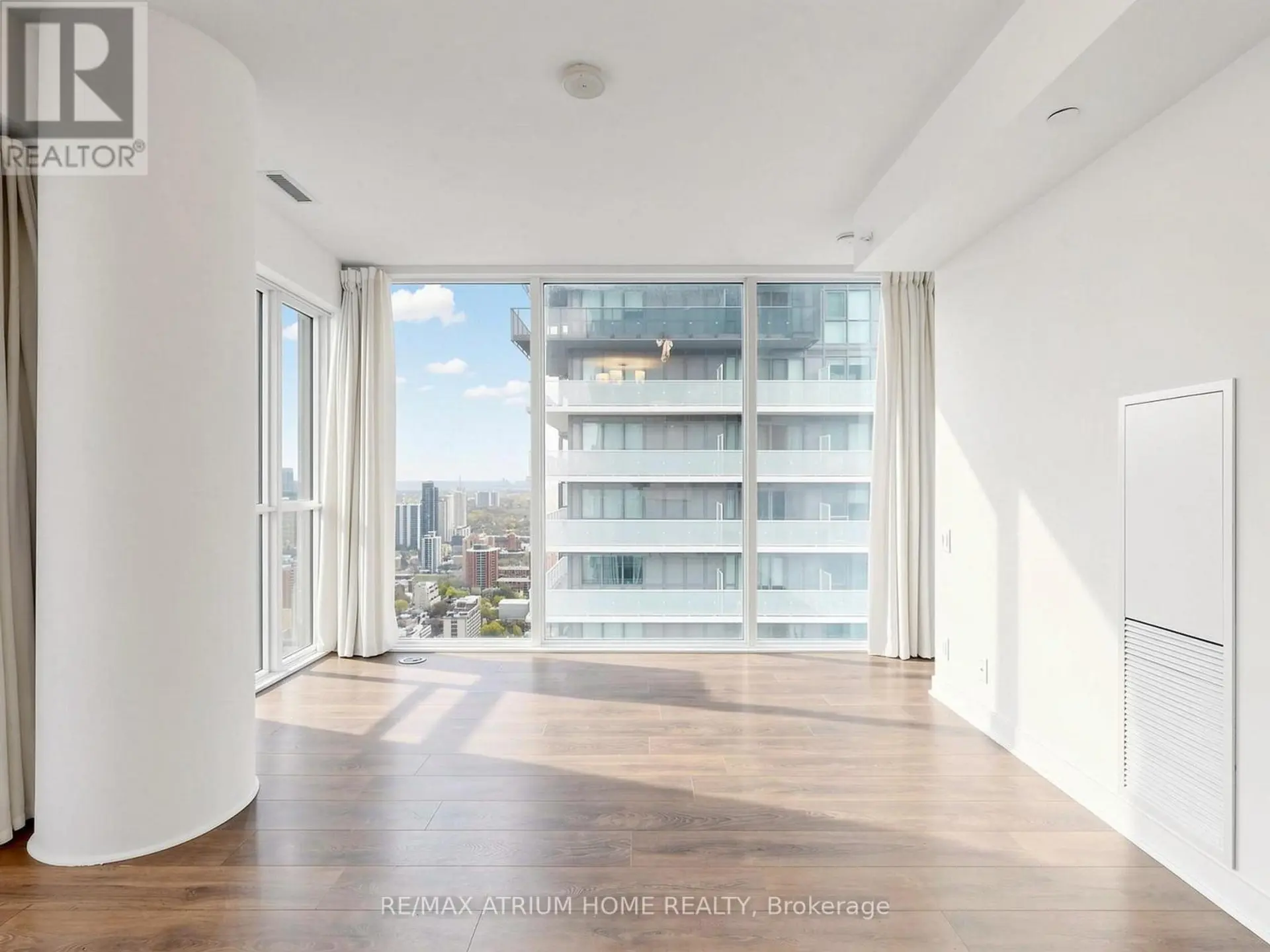#4308 15 GRENVILLE STREET - Image 3