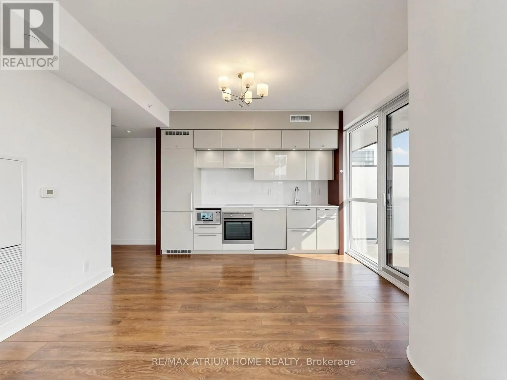 #4308 15 GRENVILLE STREET - Image 4