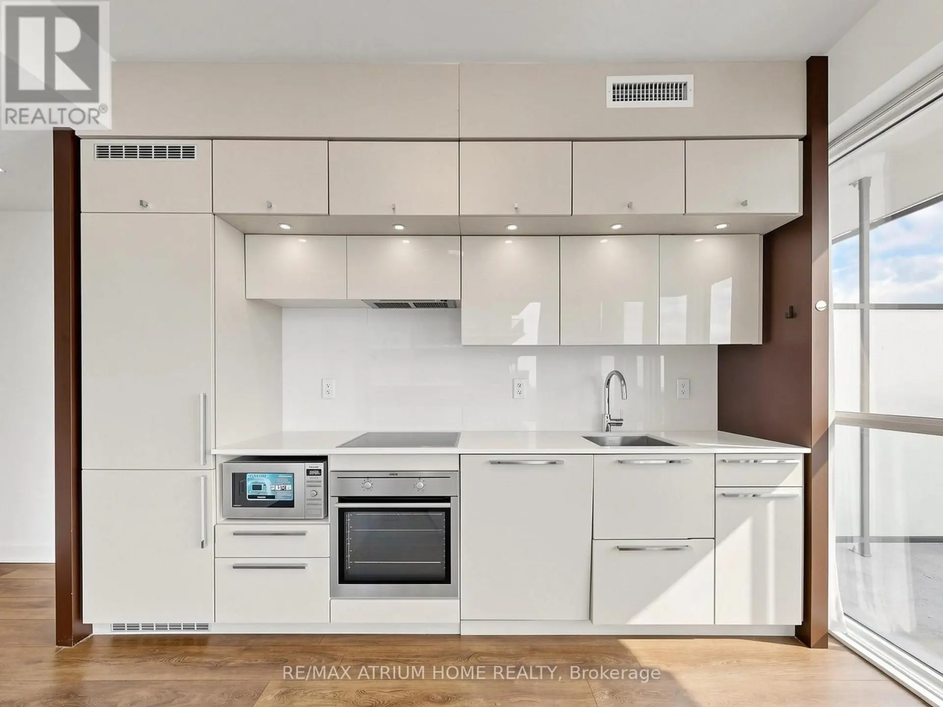 #4308 15 GRENVILLE STREET - Image 5