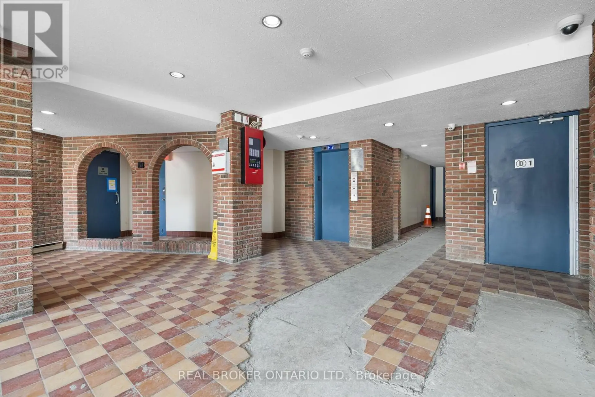 #103C 2041 ARROWSMITH DRIVE - Image 2