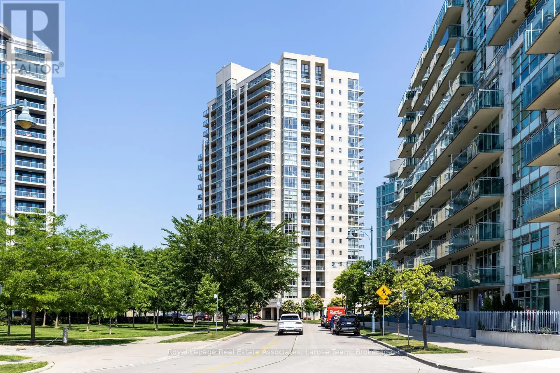 #1607 3 MARINE PARADE DRIVE - Image 1