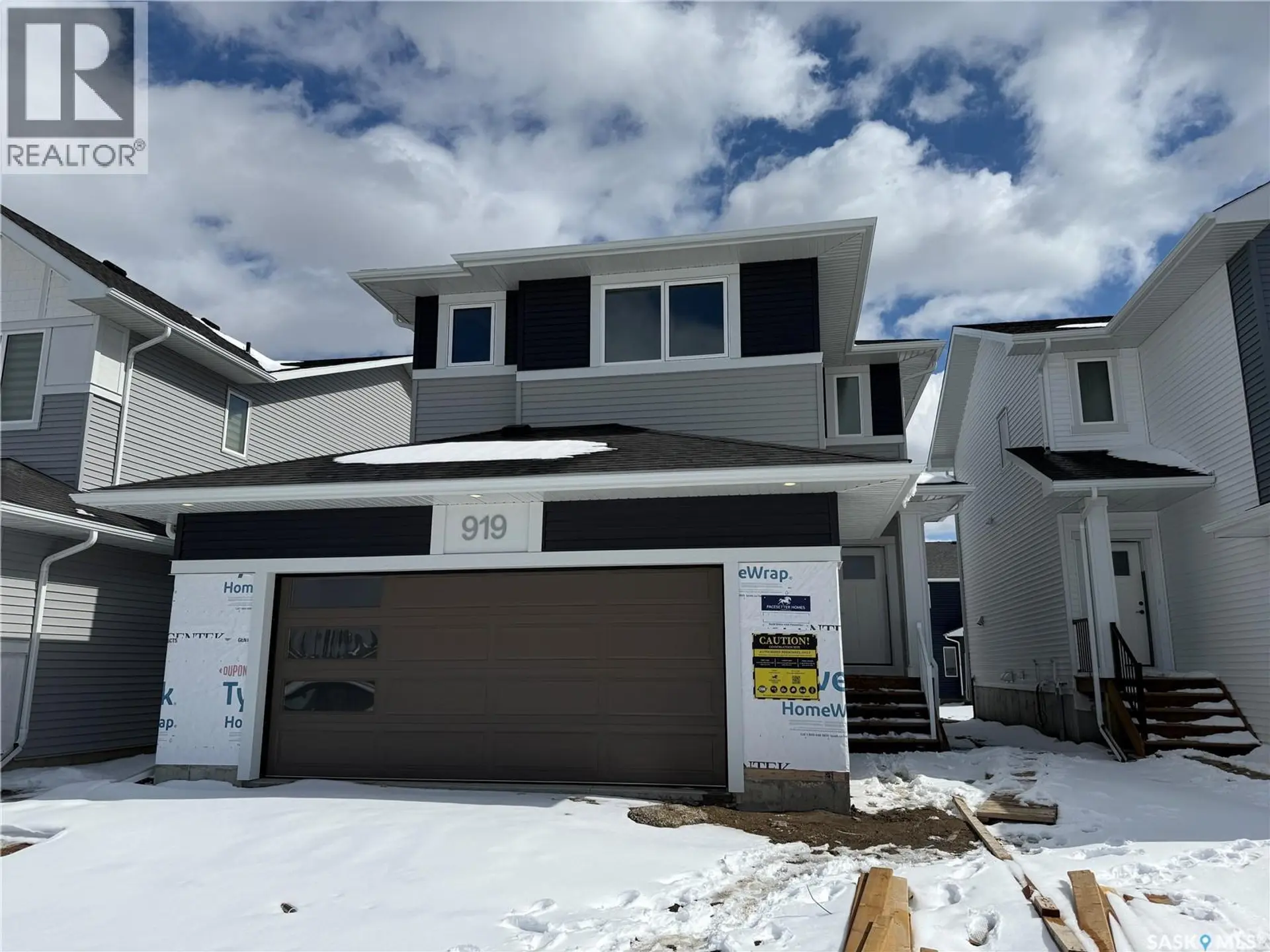 919 Traeger MANOR - Image 1