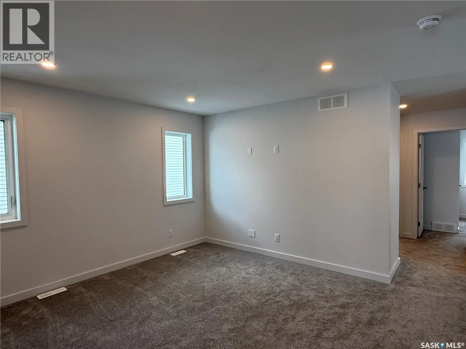 919 Traeger MANOR - Image 7