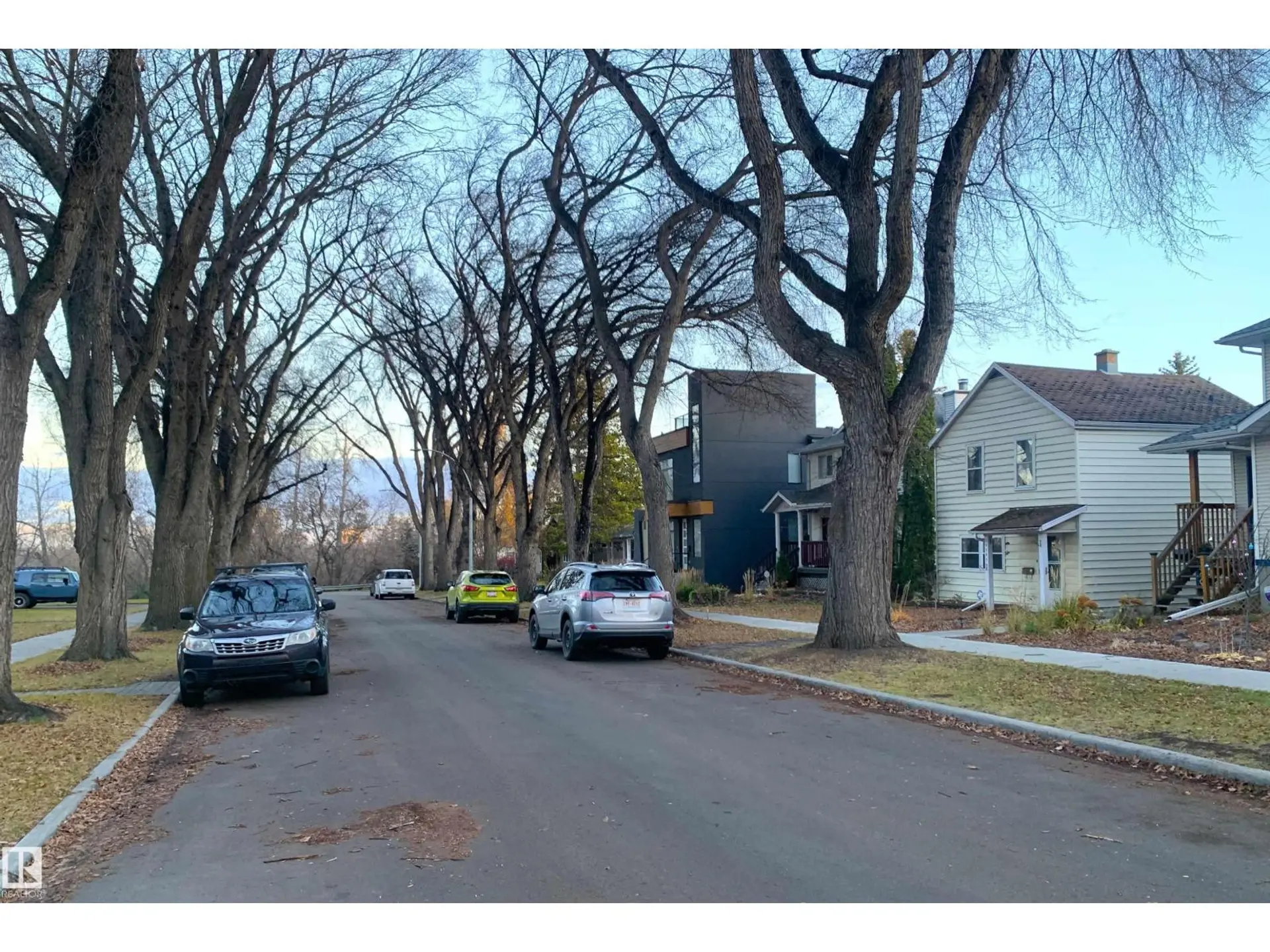 9747 90 AV NW - Image 2
