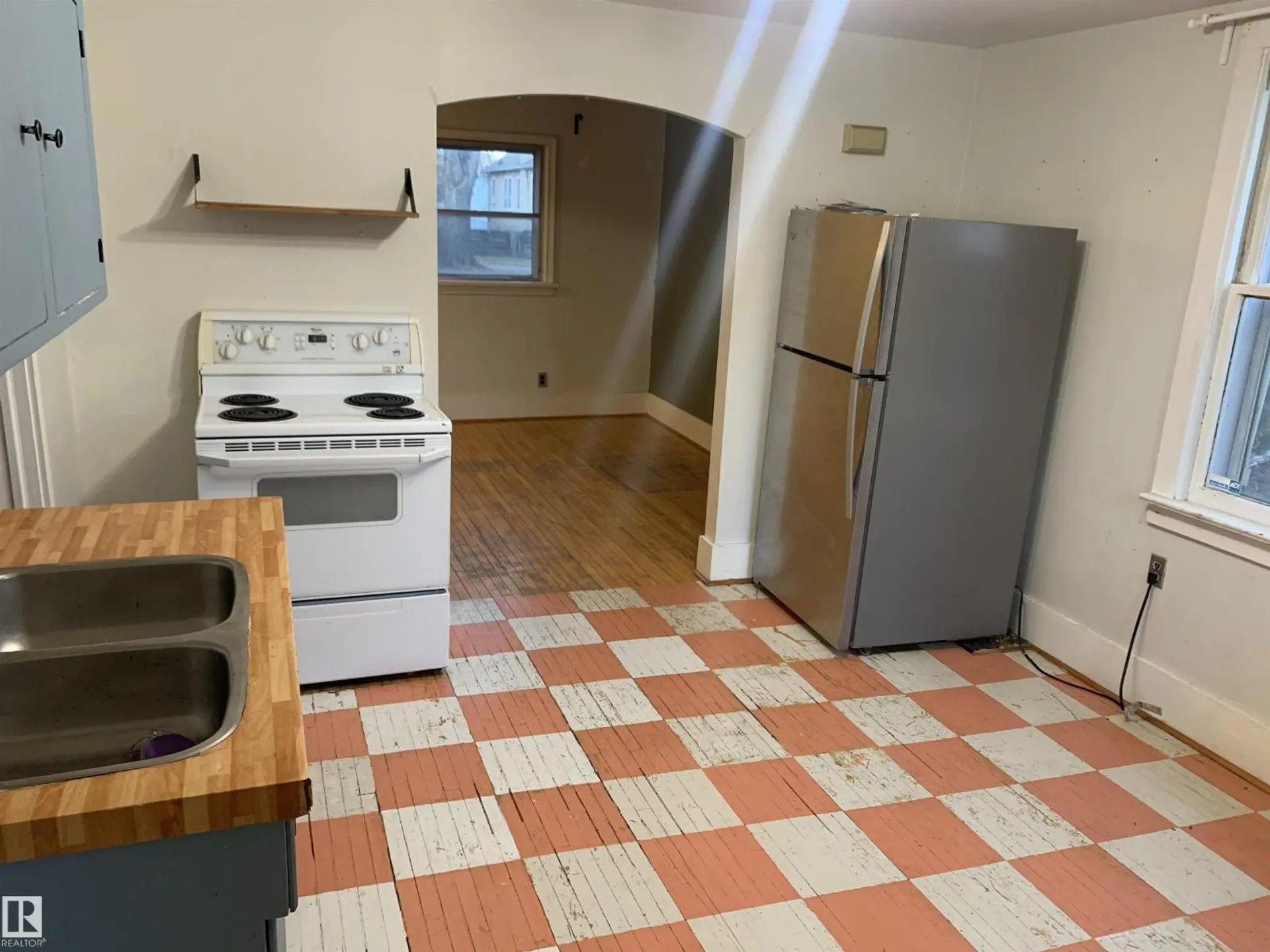9747 90 AV NW - Image 4