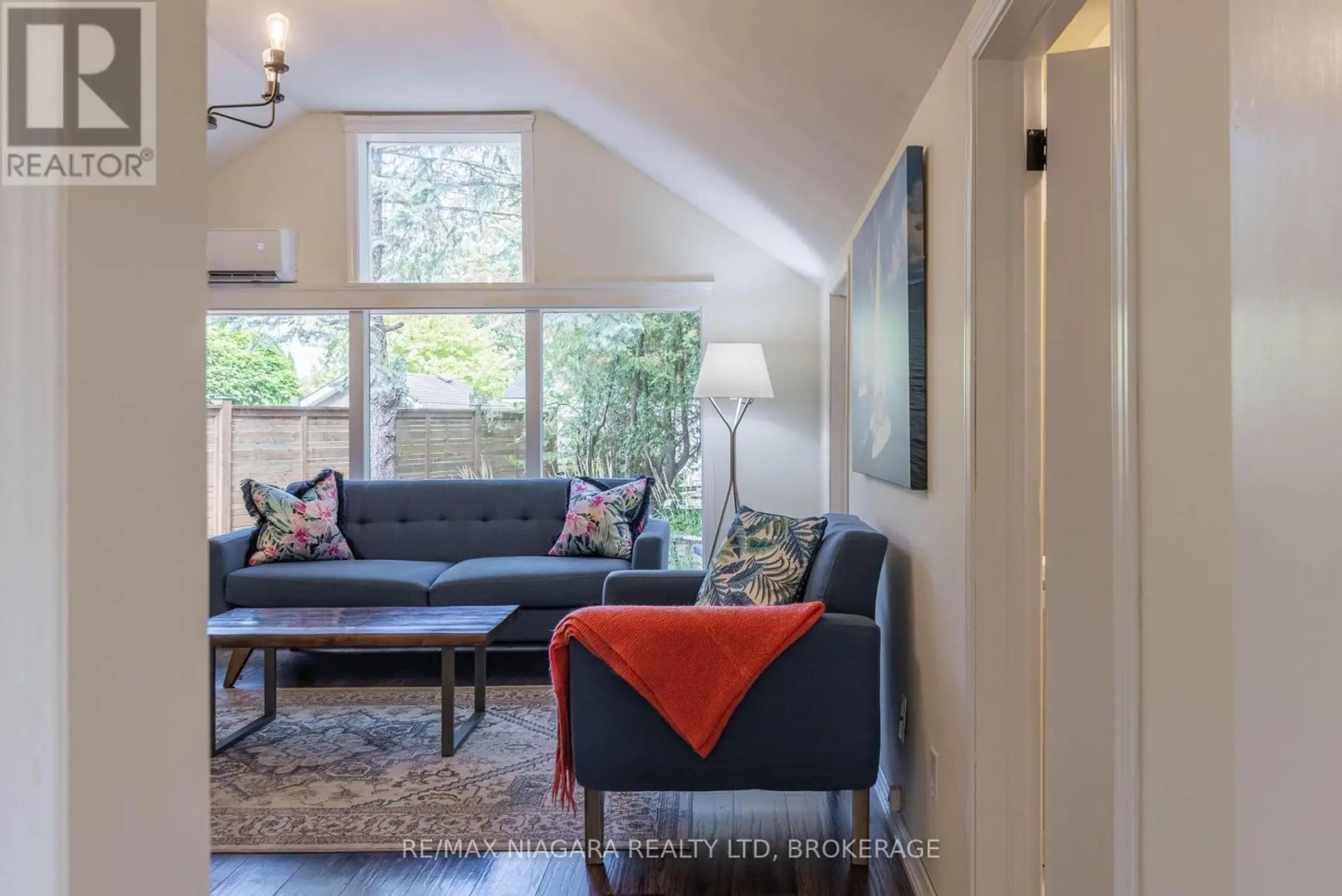 6 CIRCLE STREET - Image 3
