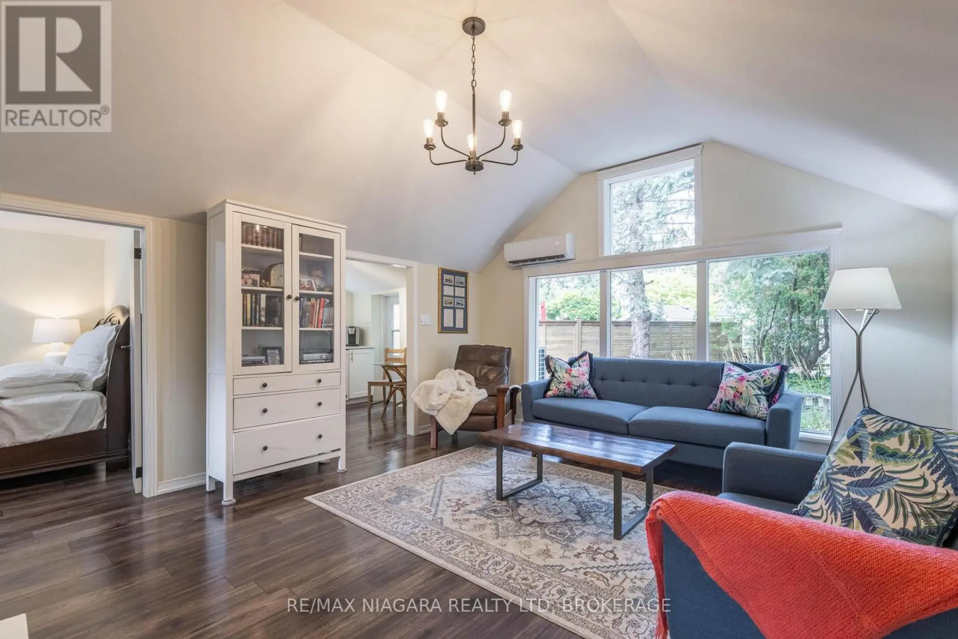 6 CIRCLE STREET - Image 4