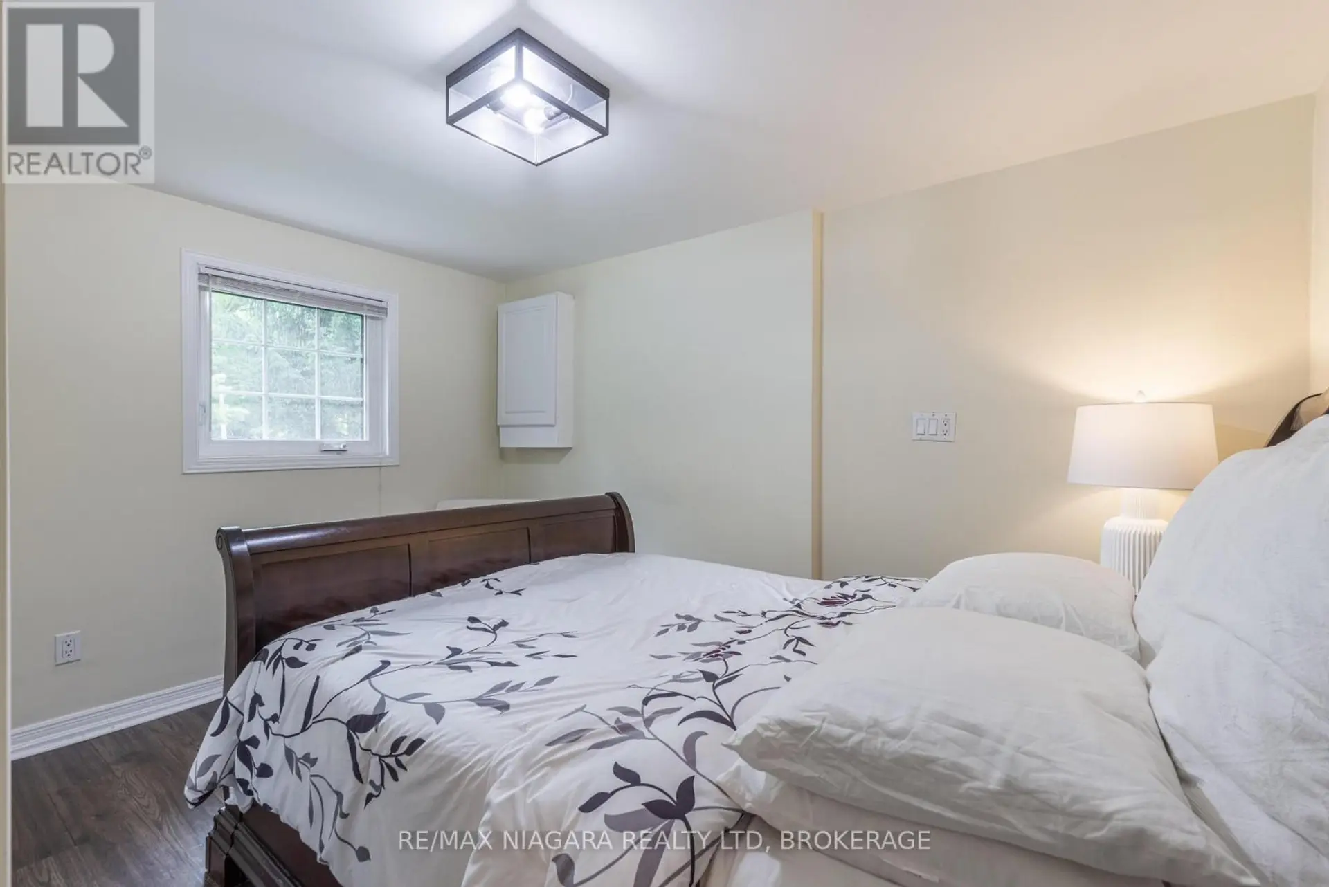 6 CIRCLE STREET - Image 8