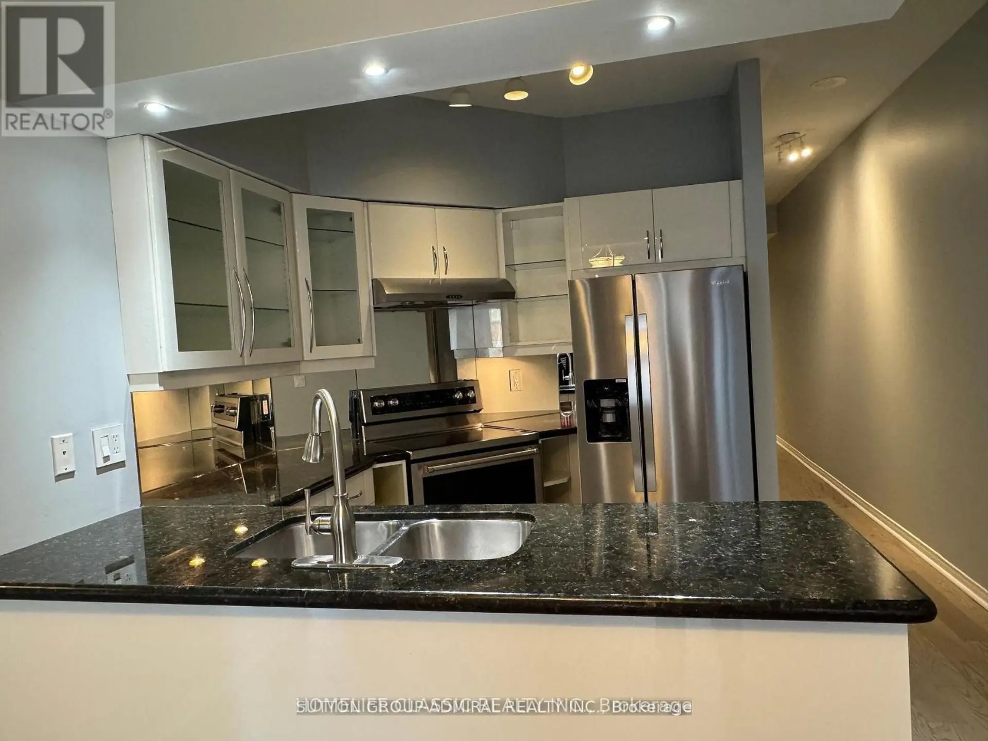 #905 909 BAY STREET - Image 4