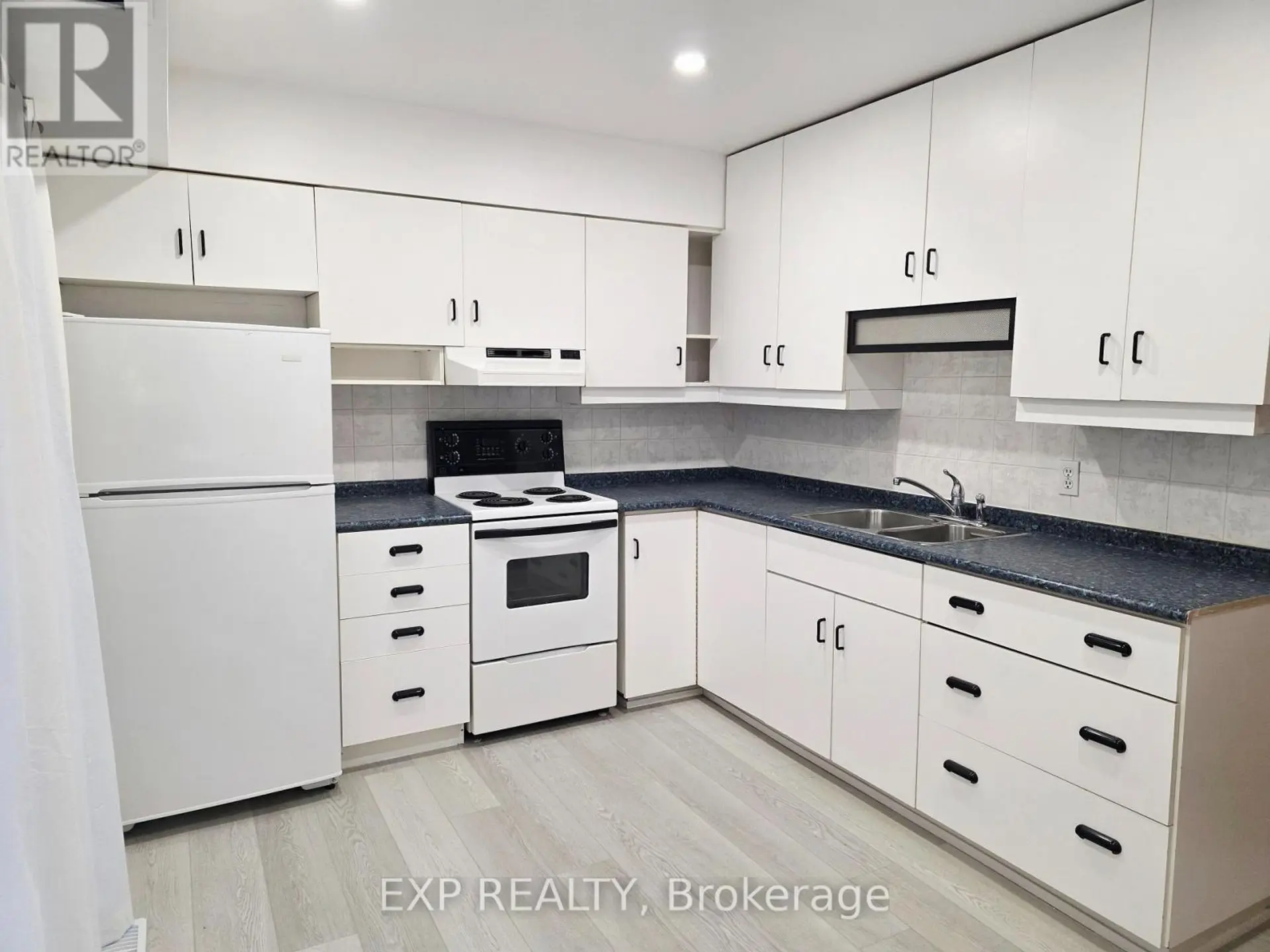 166 JOHN STREET W - Image 3