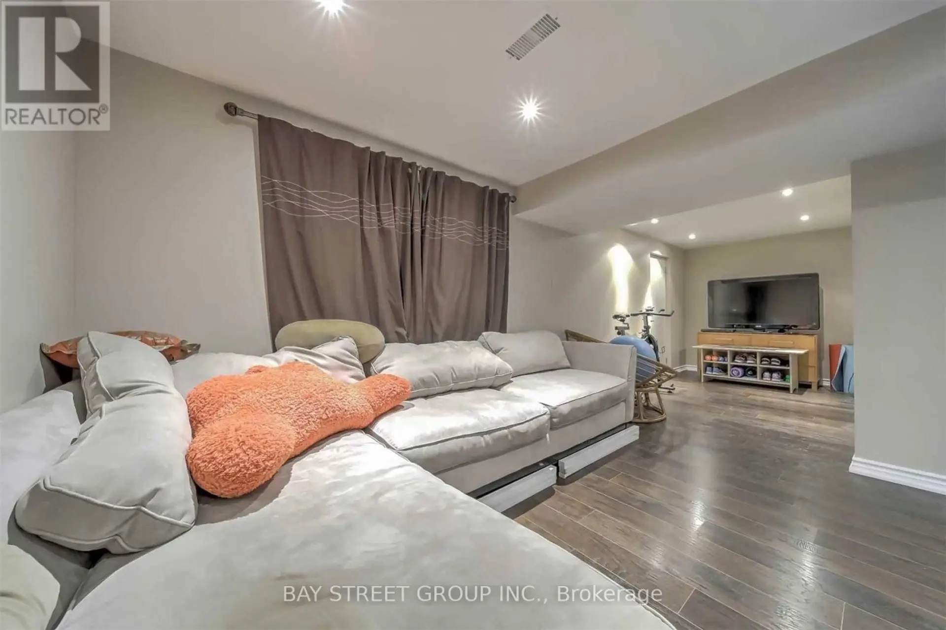 33 HEATHVIEW AVENUE - Image 16
