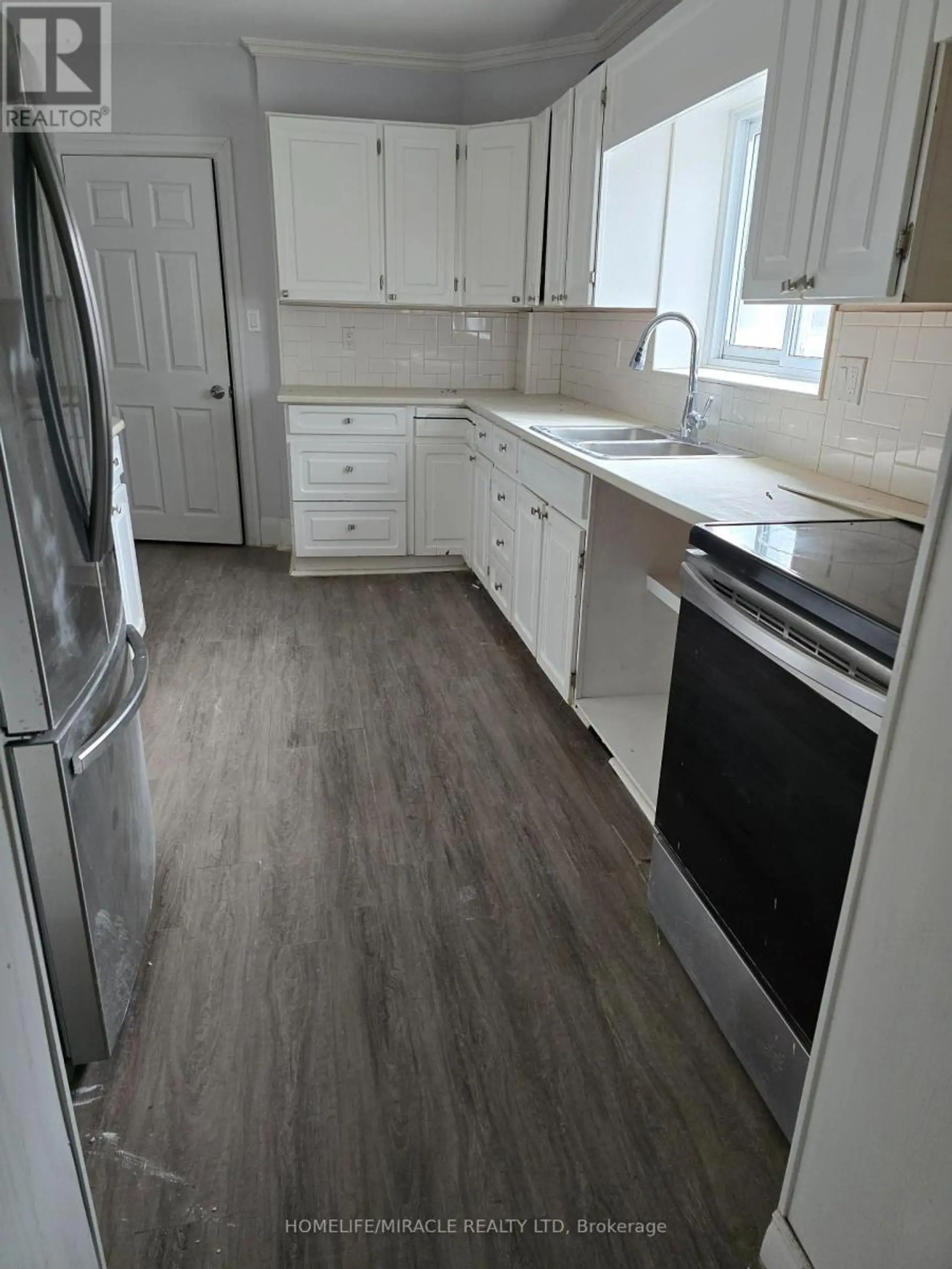83 LIBERTY STREET N - Image 8