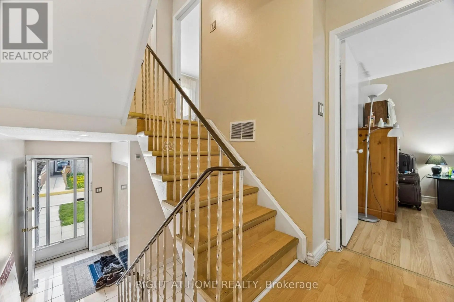 #5 2002 MARTIN GROVE ROAD - Image 11