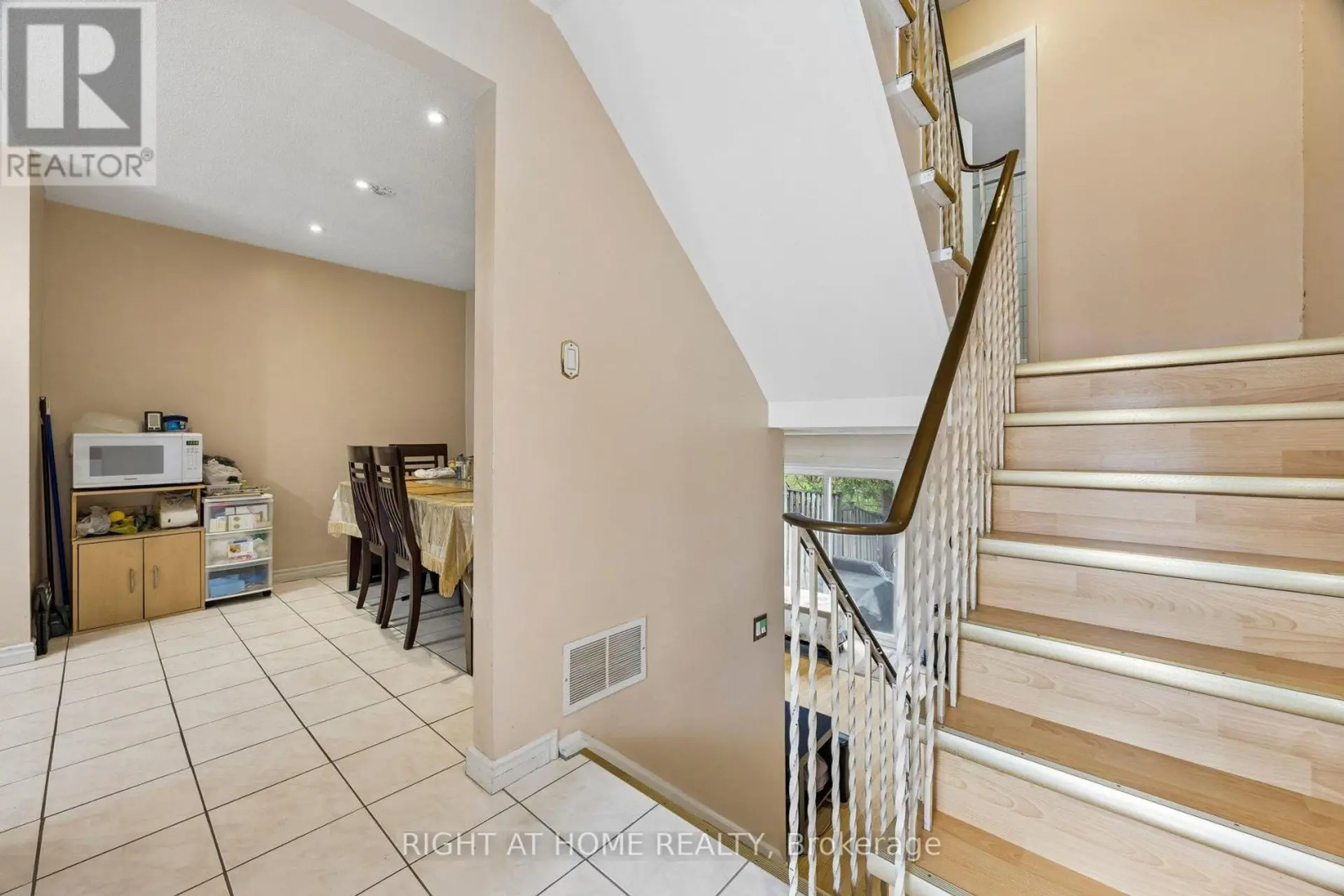 #5 2002 MARTIN GROVE ROAD - Image 4