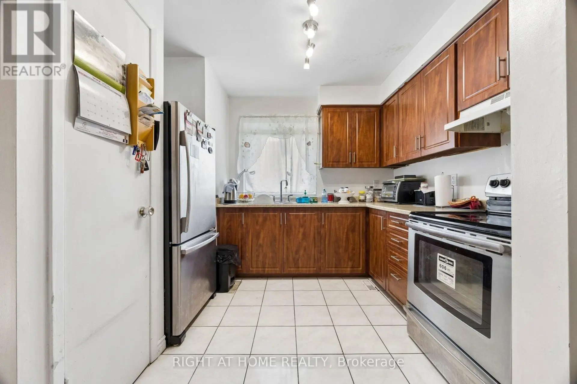 #5 2002 MARTIN GROVE ROAD - Image 7