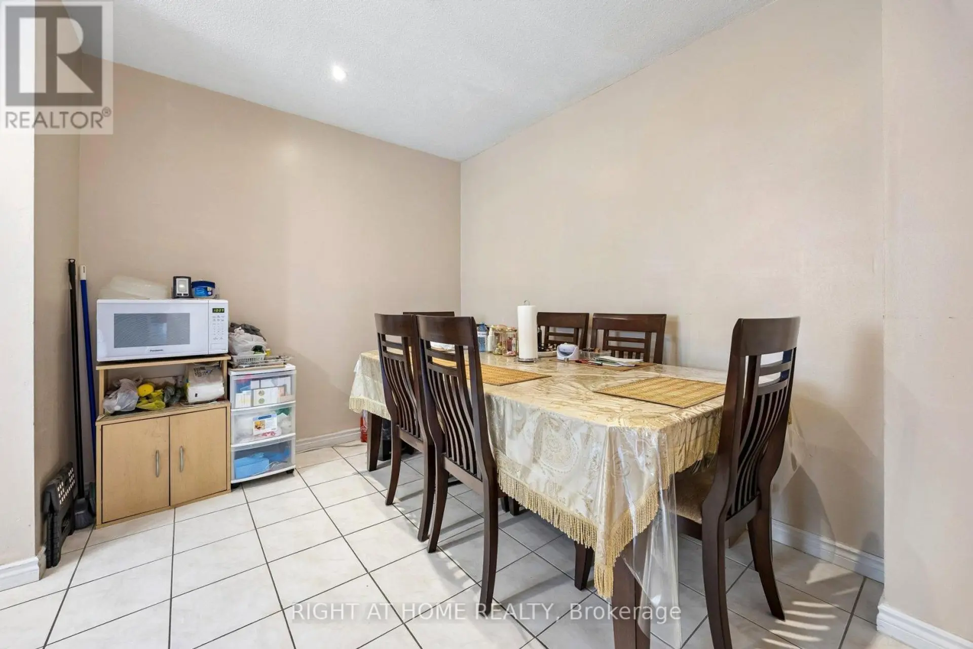 #5 2002 MARTIN GROVE ROAD - Image 9