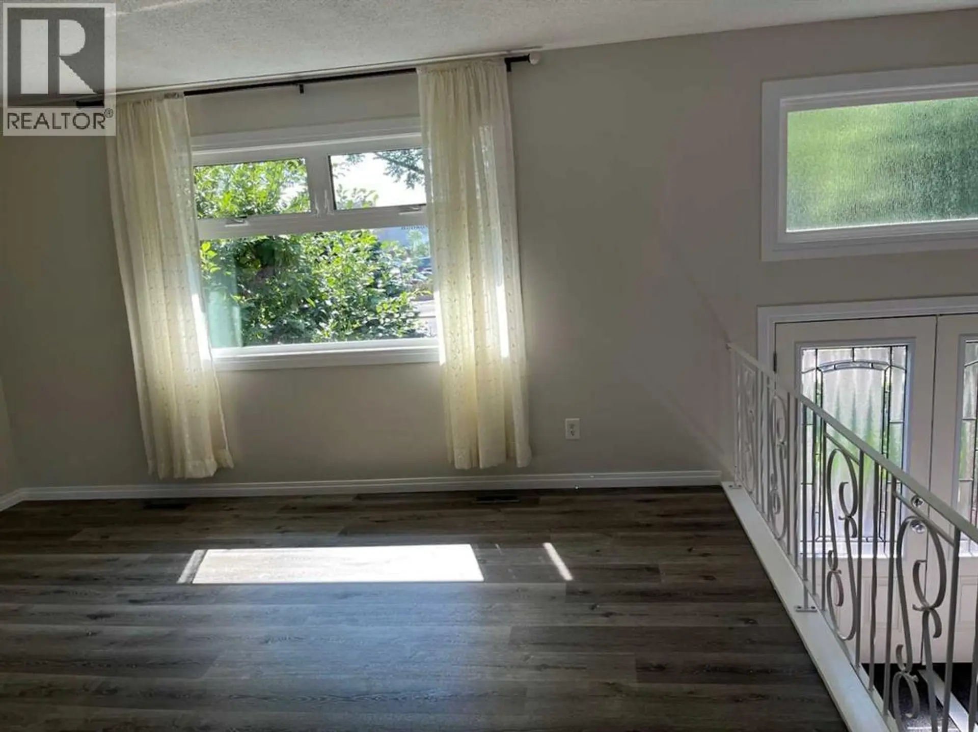 4928 40 Avenue NW - Image 5