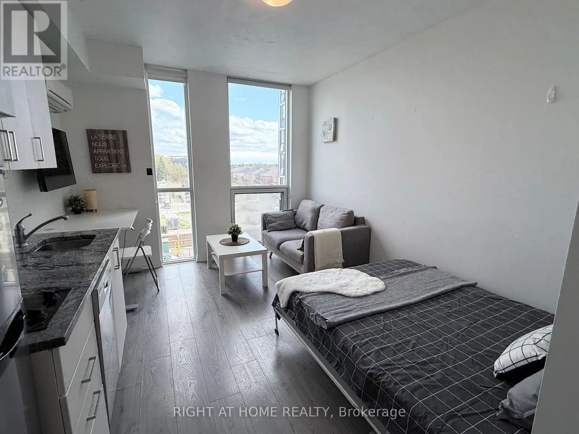 #441 1900 SIMCOE STREET N - Image 2