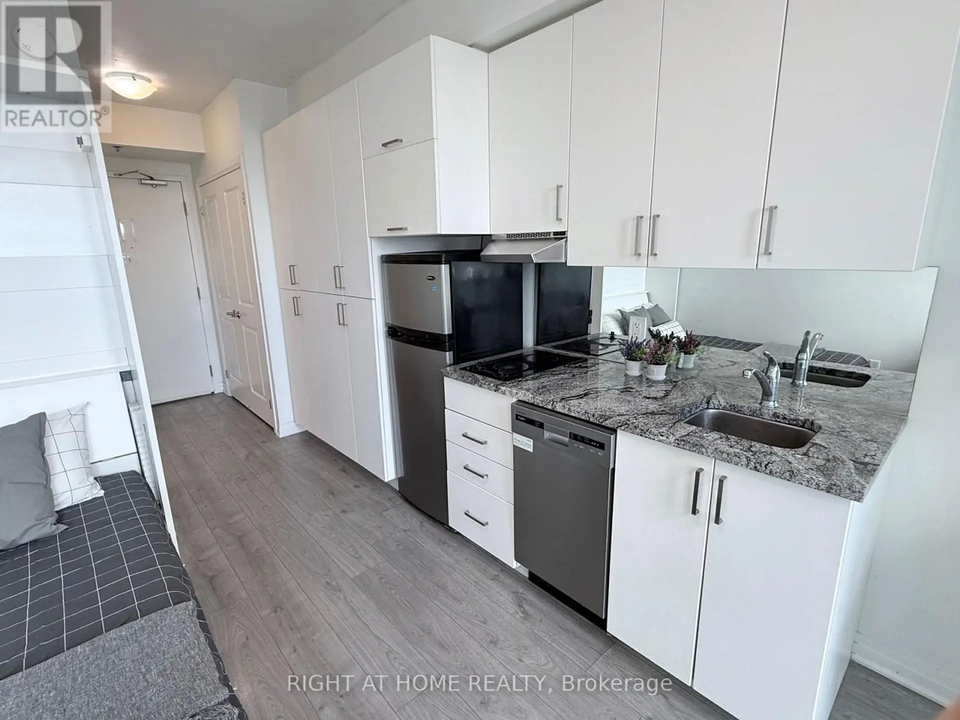 #441 1900 SIMCOE STREET N - Image 6