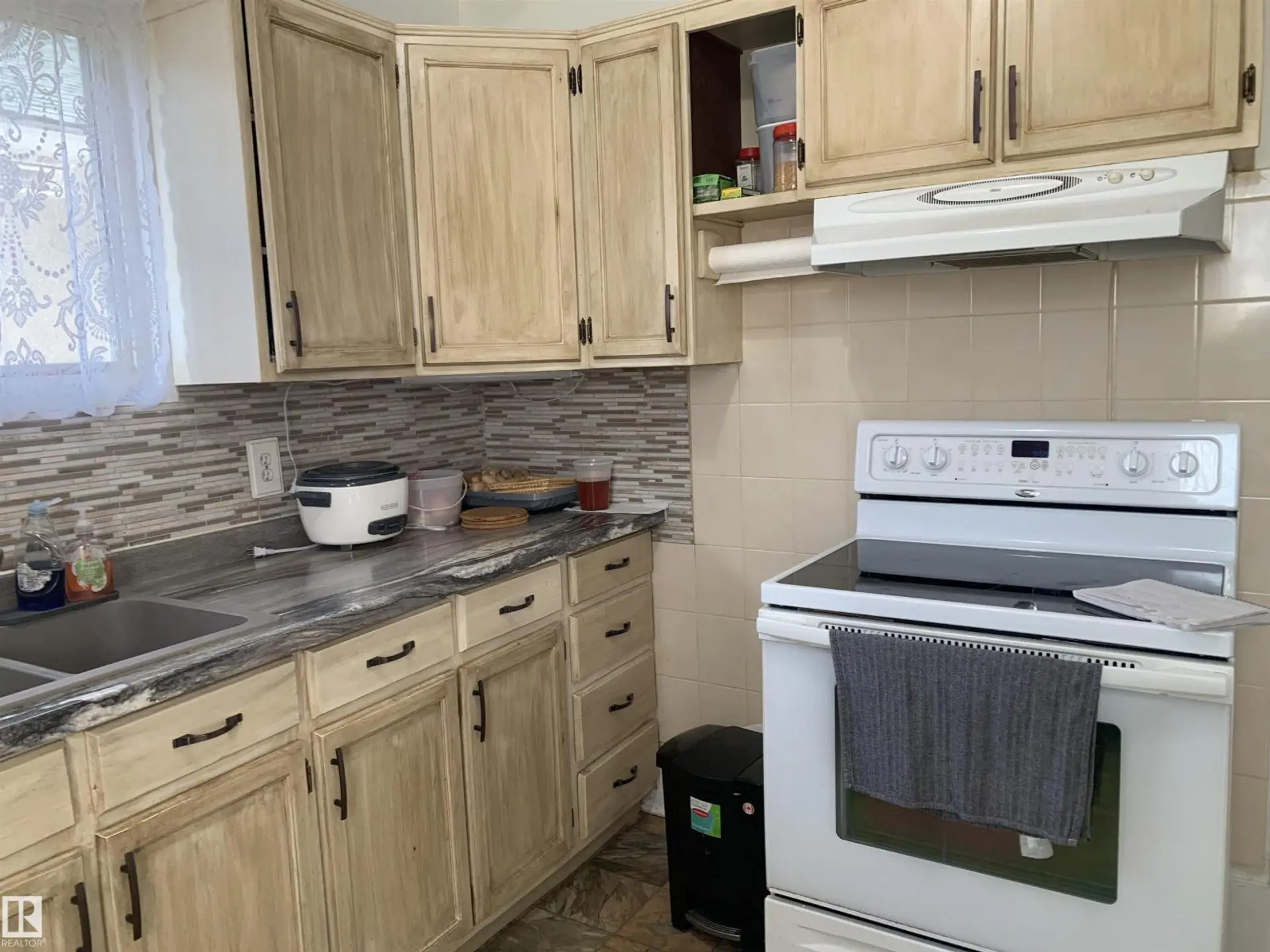 11305 89 ST NW - Image 8