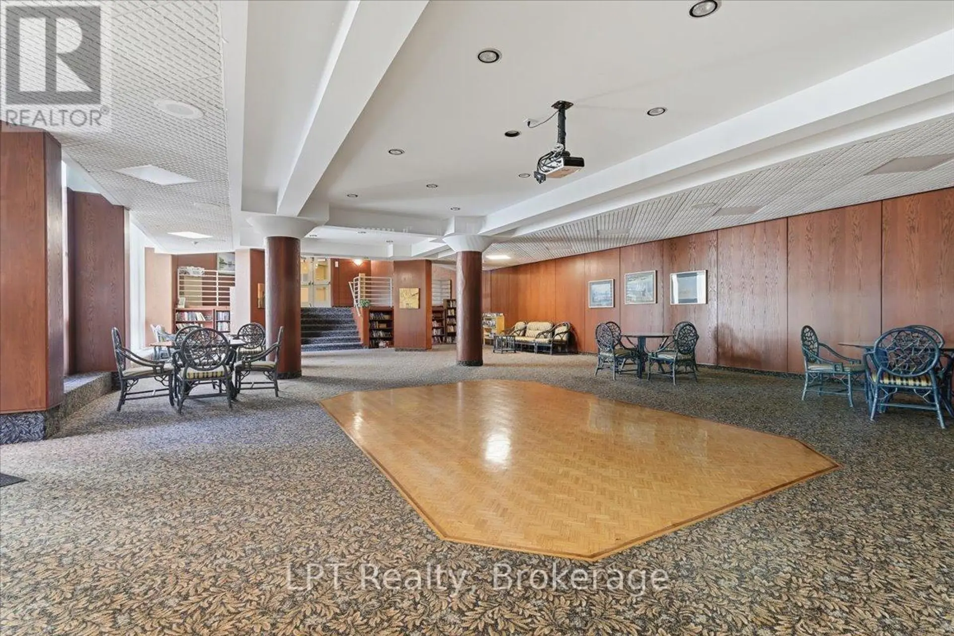 #815 340 WATSON STREET W - Image 11