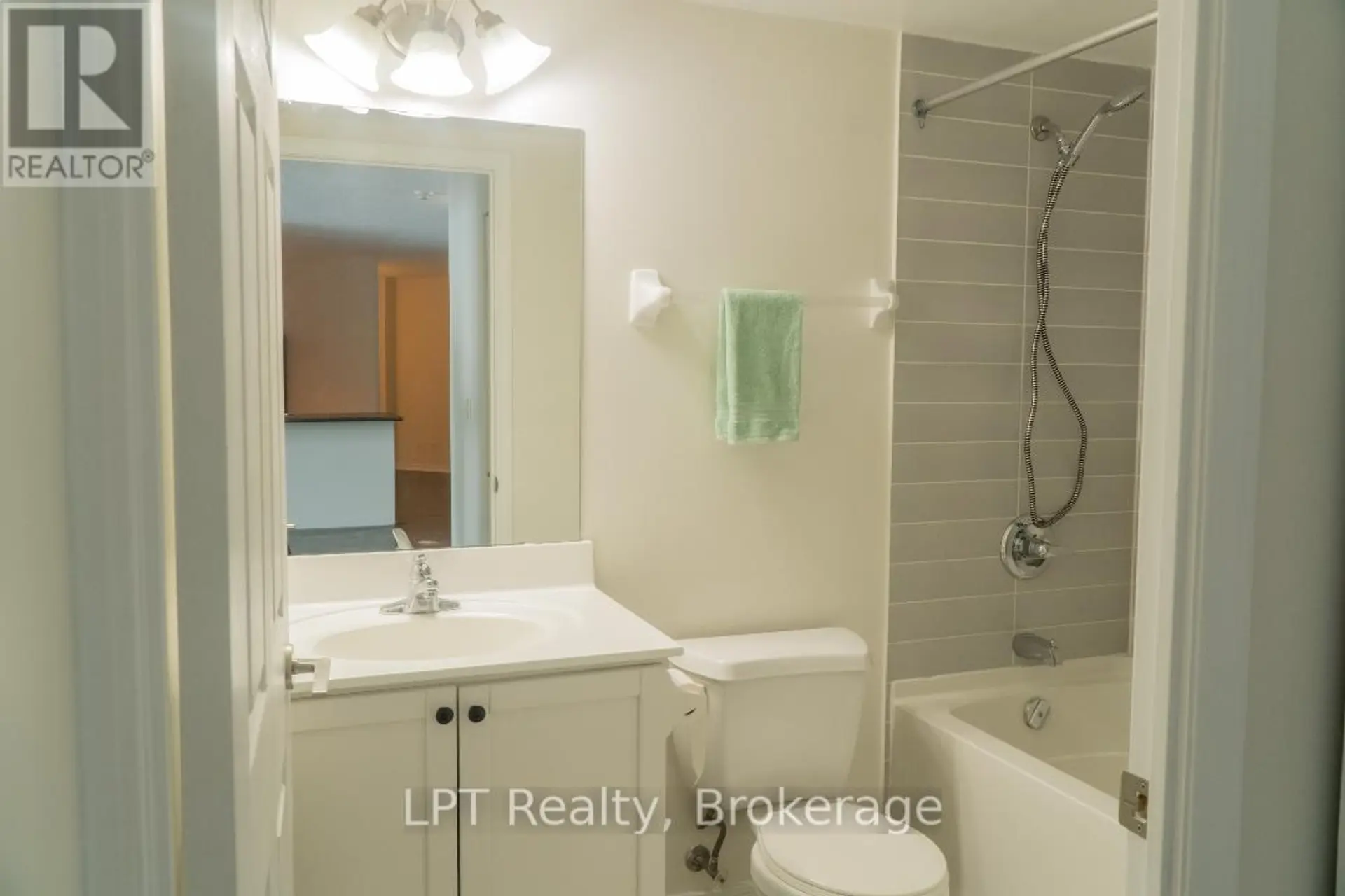 #815 340 WATSON STREET W - Image 17