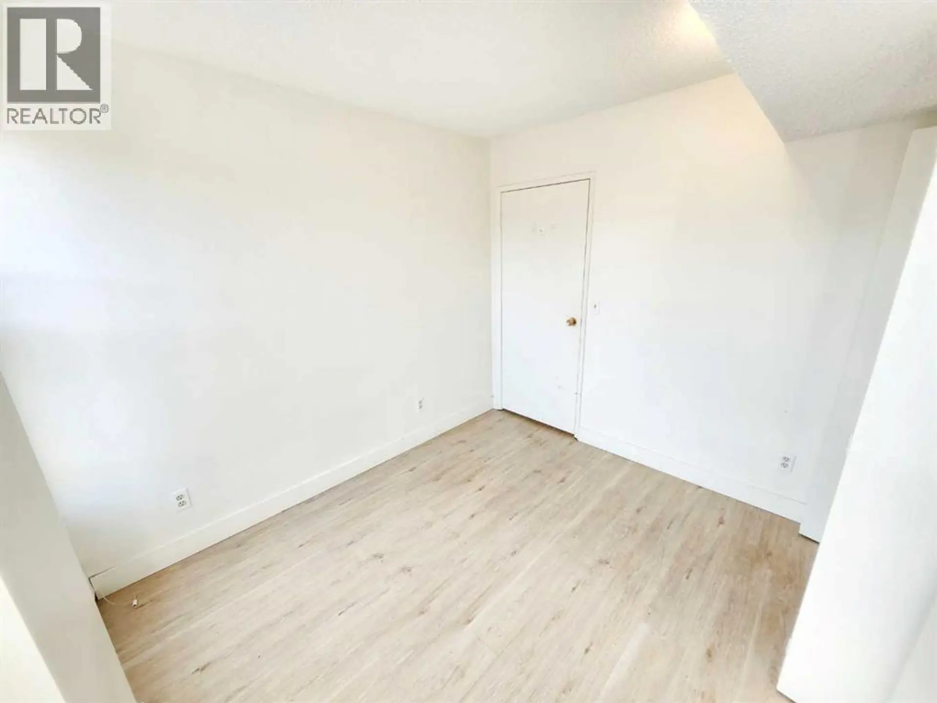 423 3 Avenue NE - Image 10