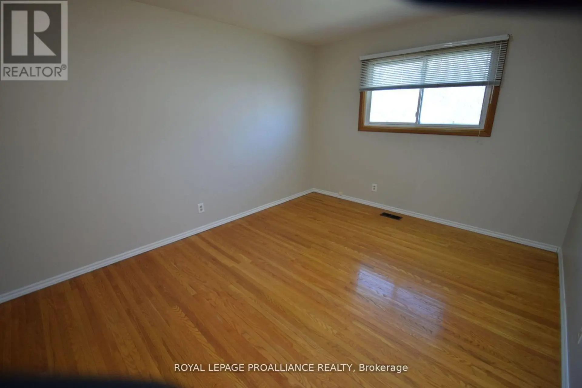 8 WALDEN CIRCLE - Image 6