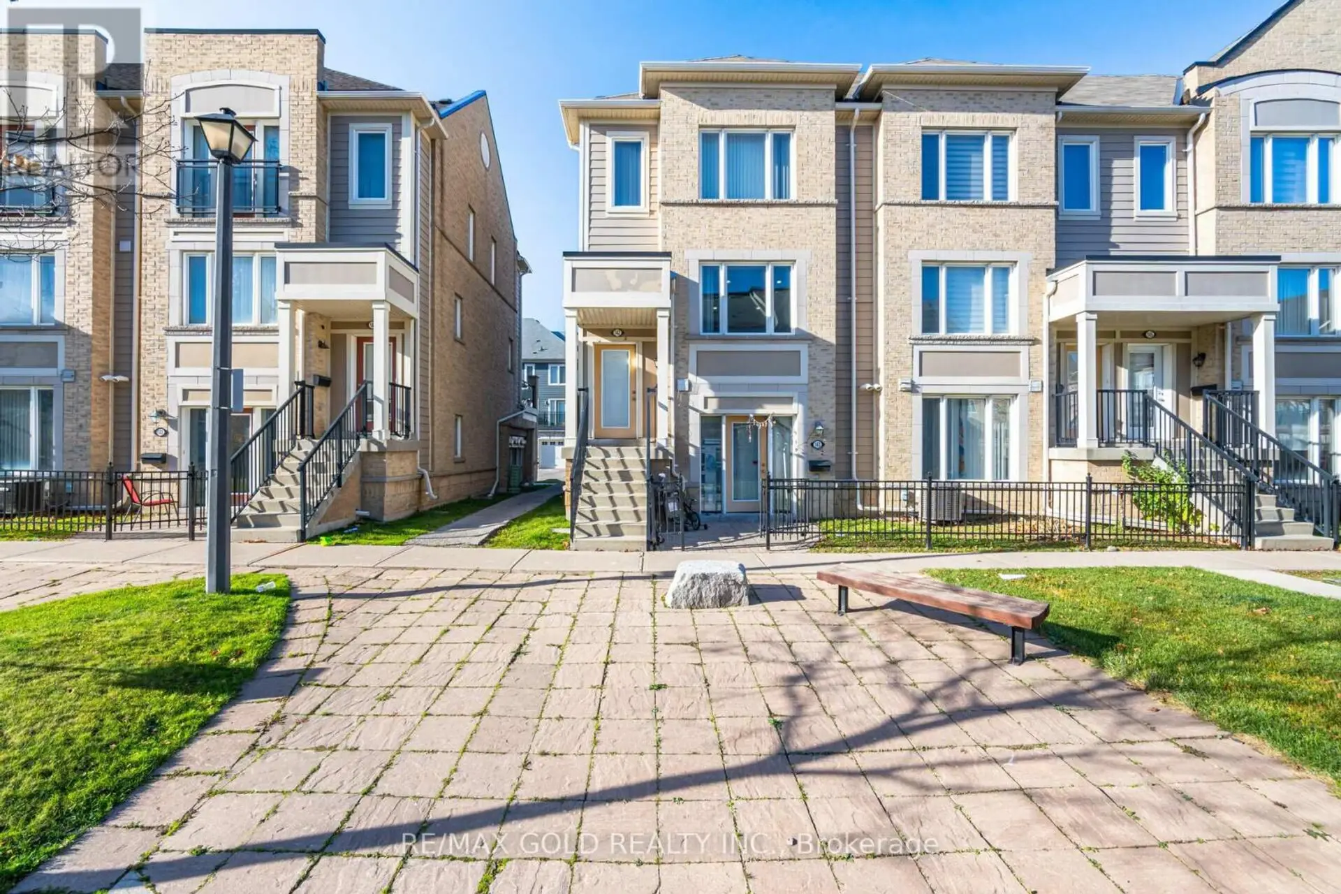#142 60 FAIRWOOD CIRCLE - Image 1