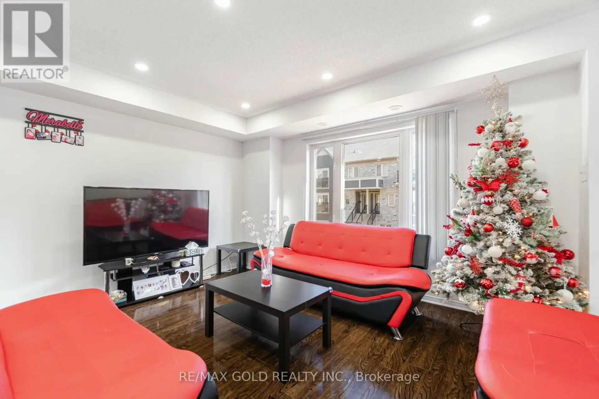 #142 60 FAIRWOOD CIRCLE - Image 3