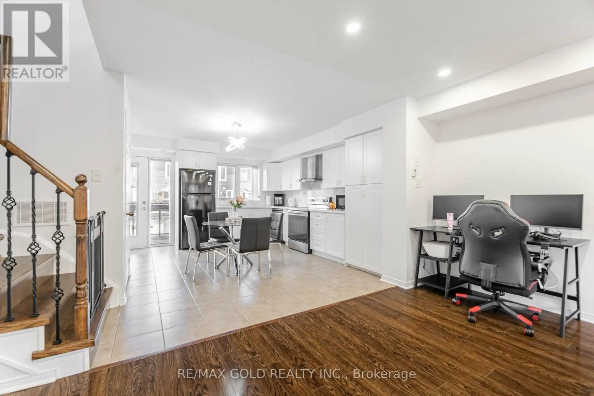 #142 60 FAIRWOOD CIRCLE - Image 4