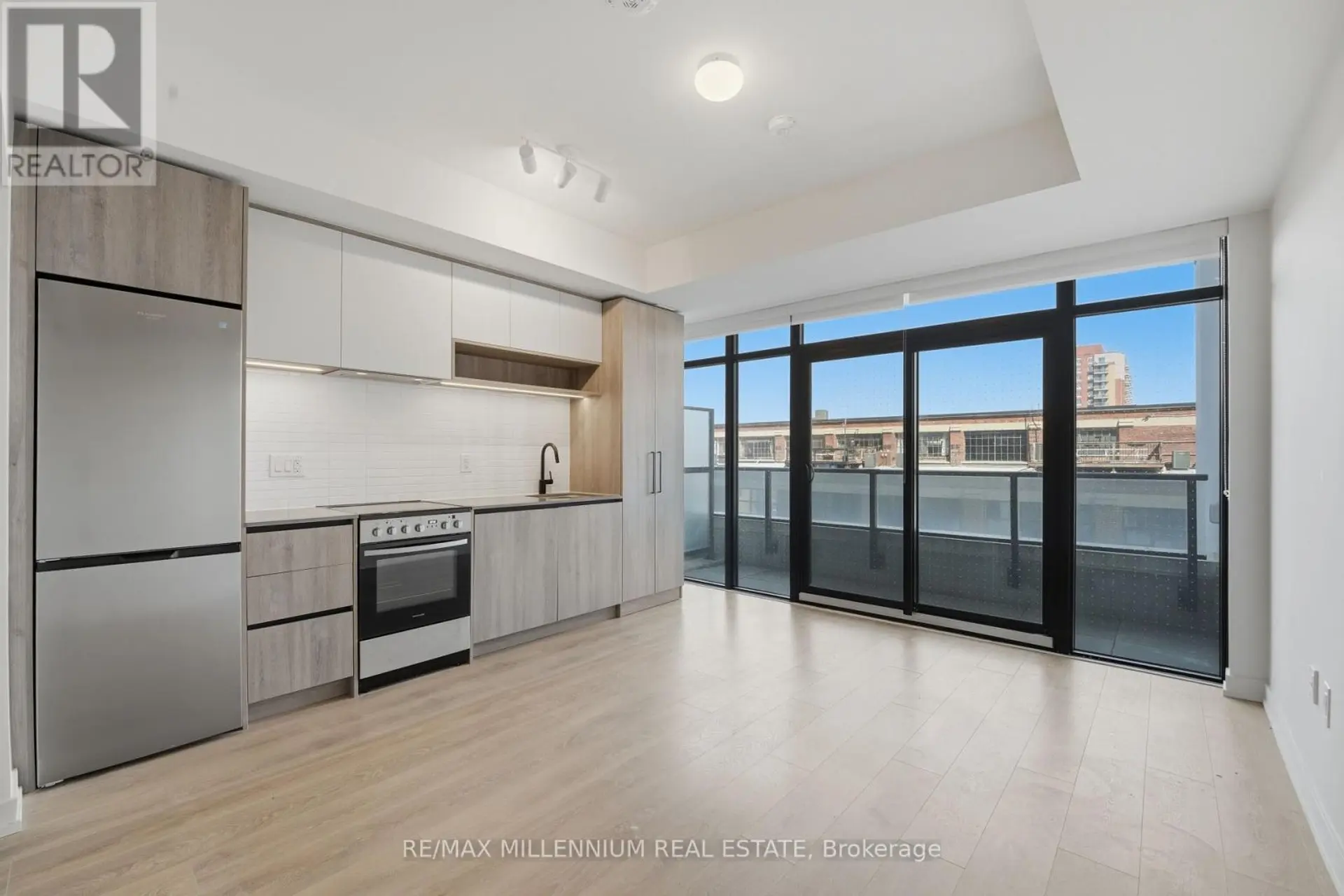 #314 181 STERLING ROAD - Image 4