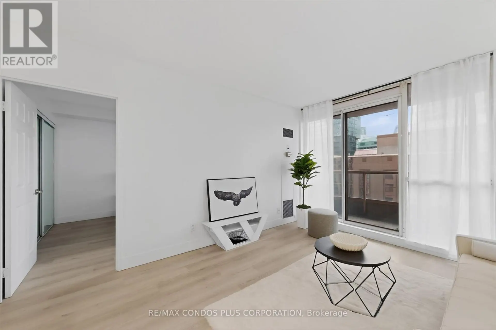 #1601 736 BAY STREET - Image 11