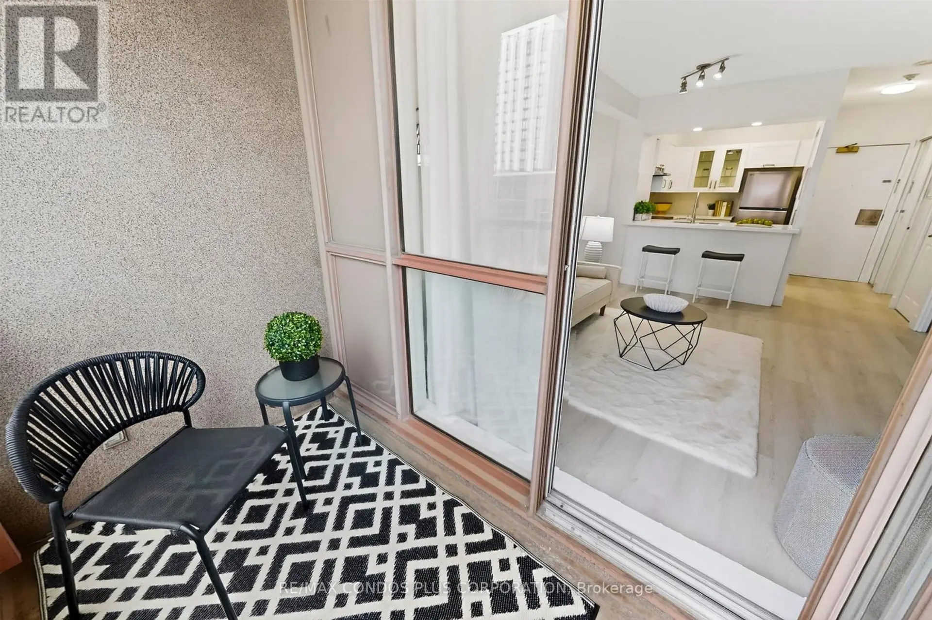 #1601 736 BAY STREET - Image 12