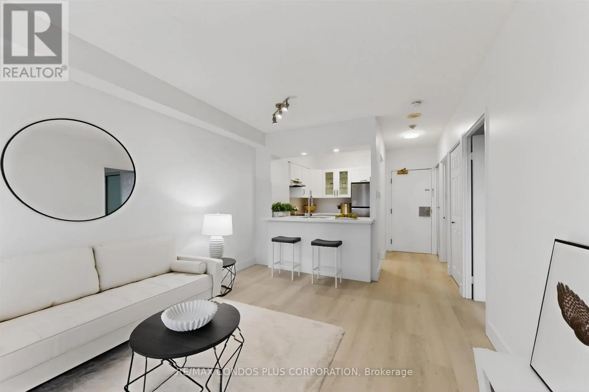 #1601 736 BAY STREET - Image 2