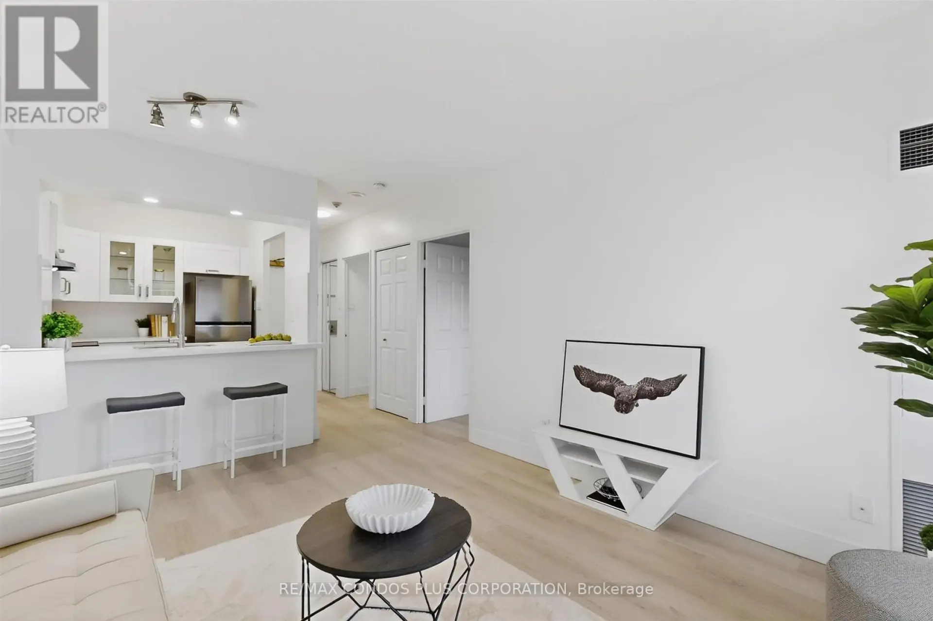 #1601 736 BAY STREET - Image 8