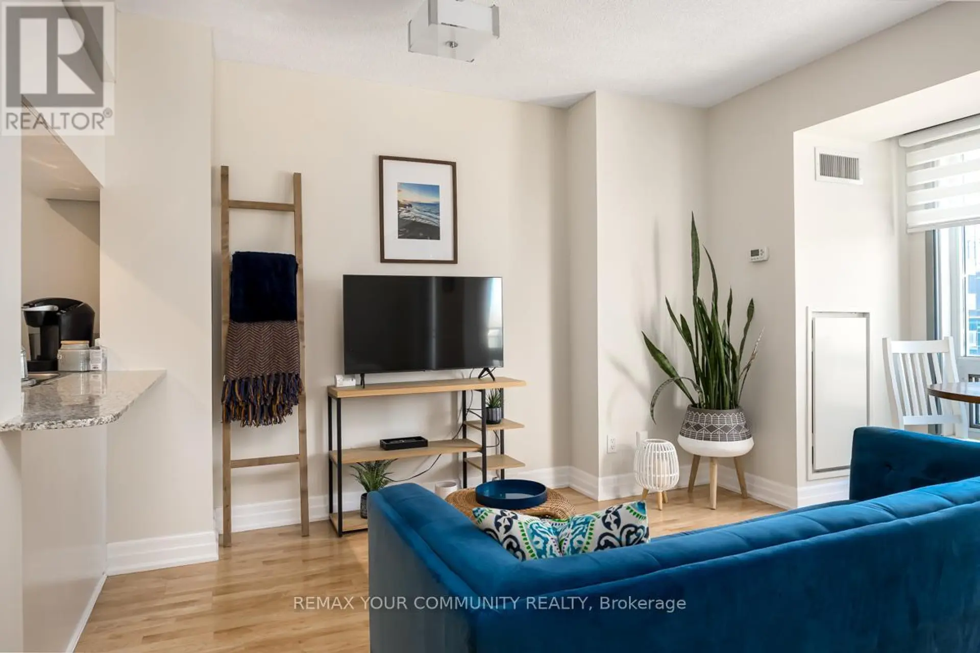 #1108 8 SCOLLARD STREET - Image 4