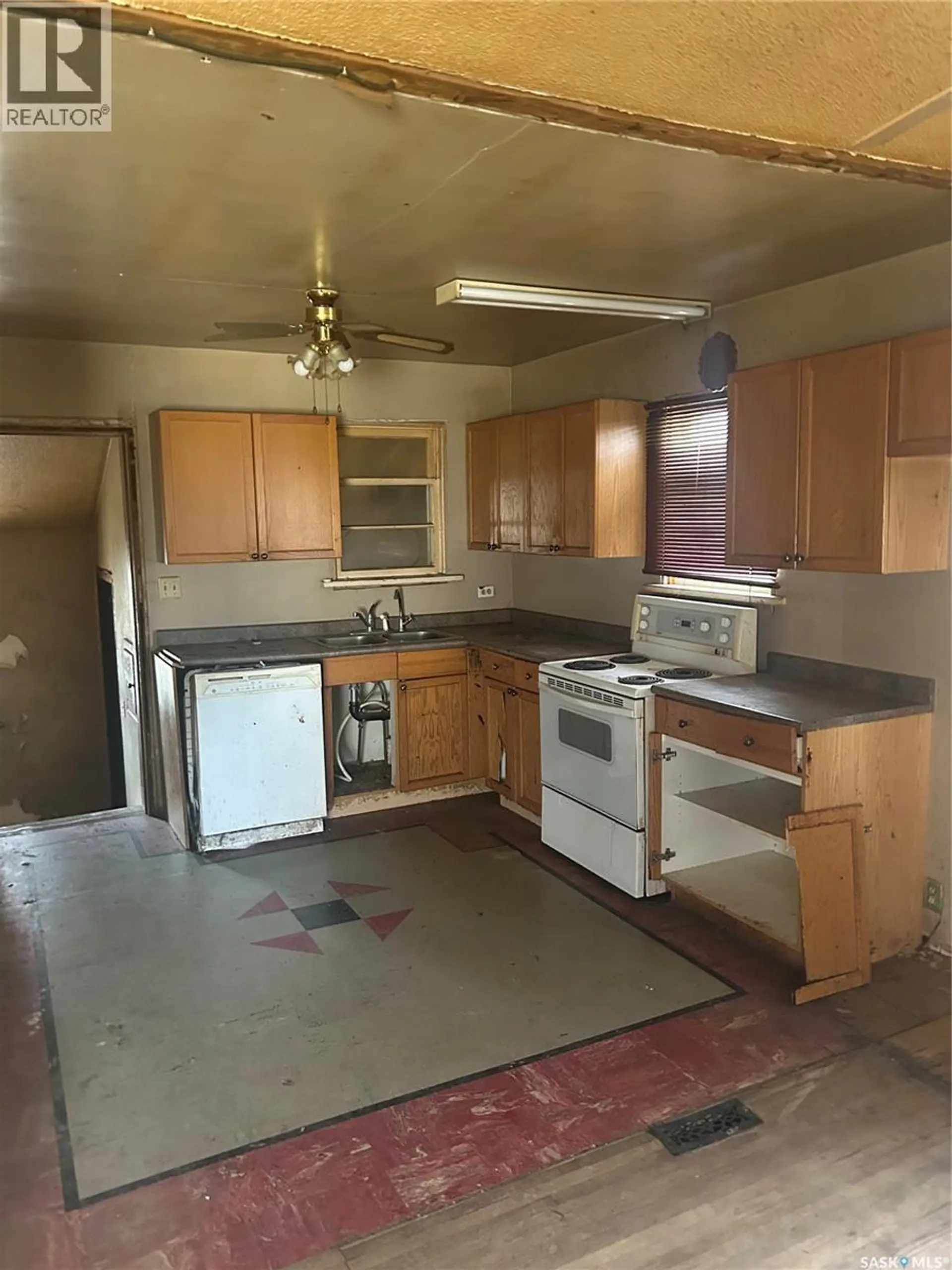 1133 Elphinstone STREET - Image 4