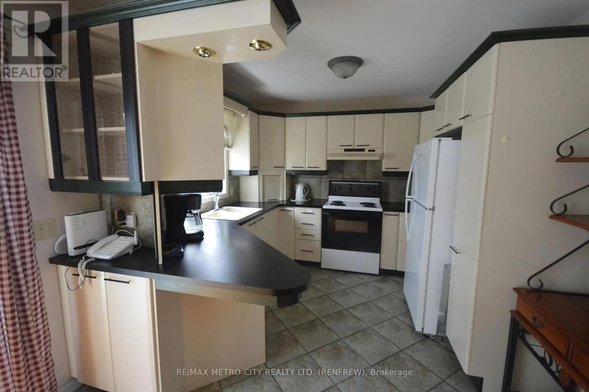 225 VANIER CRESCENT - Image 5