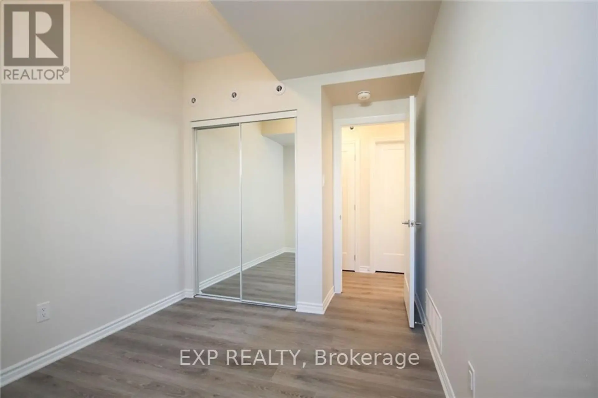 808 MIKINAK ROAD - Image 17