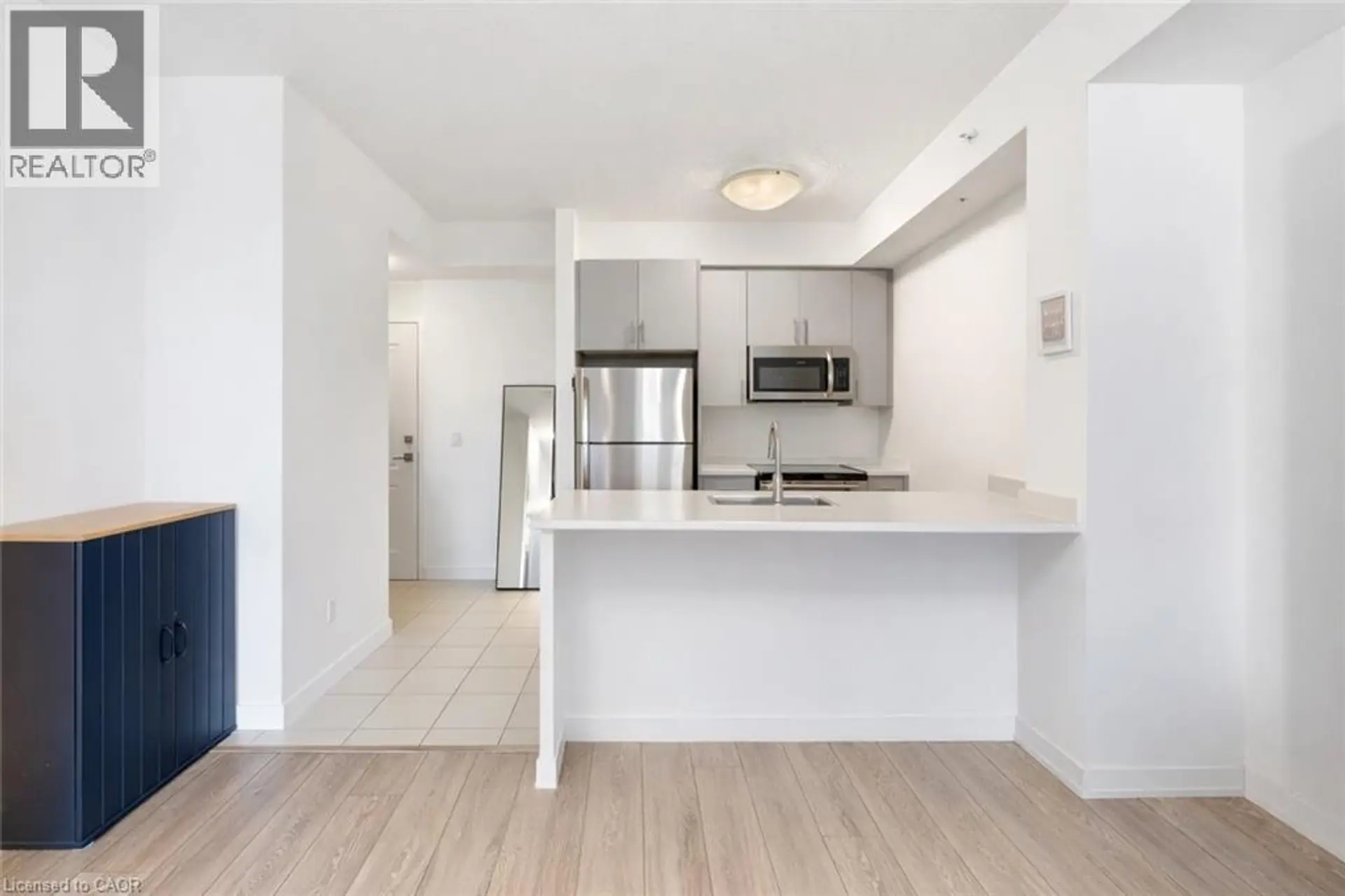 #807 81 ROBINSON Street - Image 4