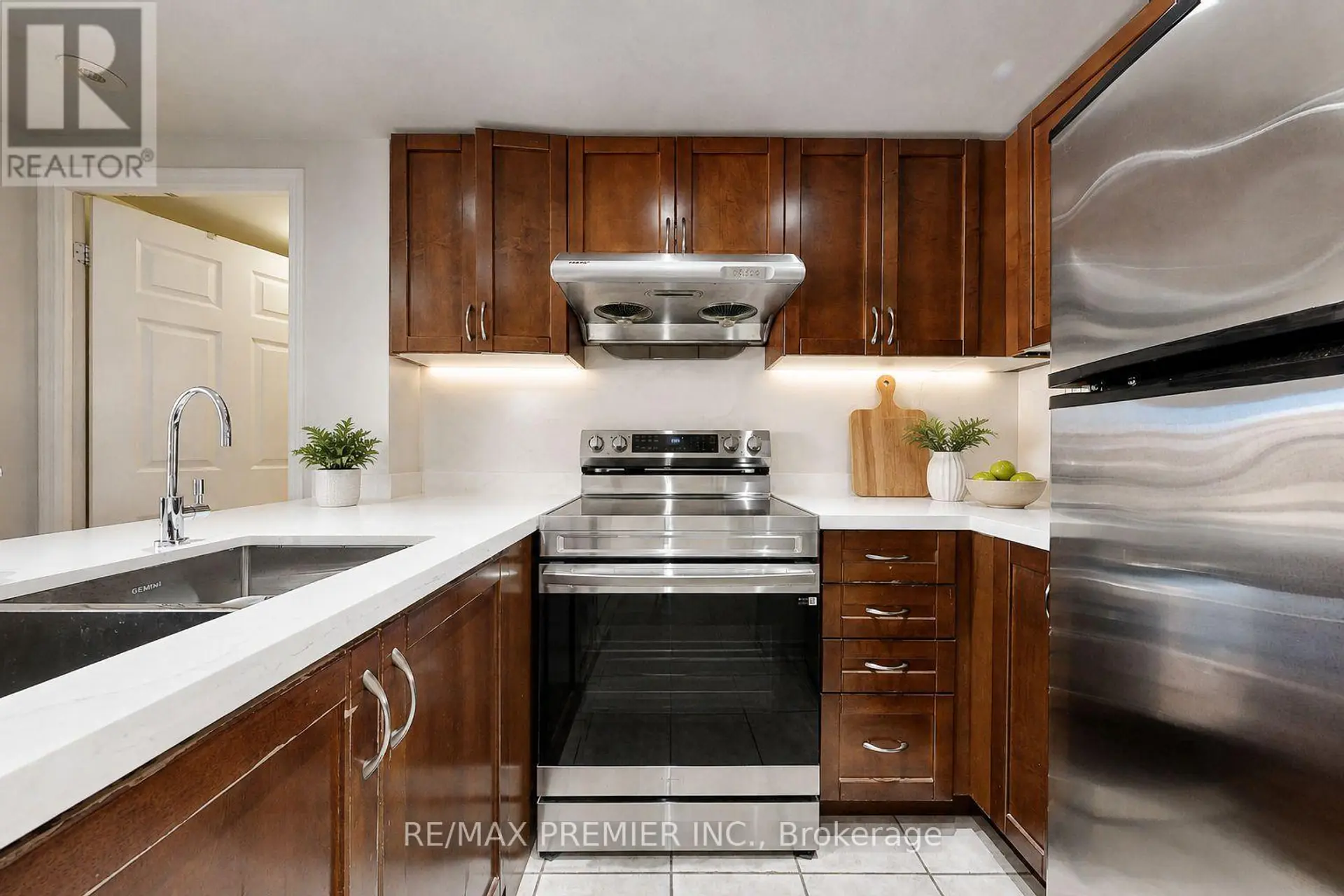 #2046 3033 FINCH AVENUE - Image 2